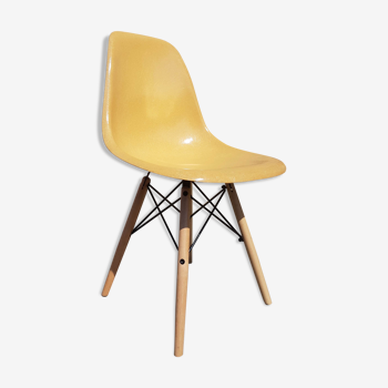 DSW chair by Charles and Ray Eames for Herman Miller