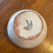 Pique-fleurs vintage en céramique émaillée blanche – pièce artisanale