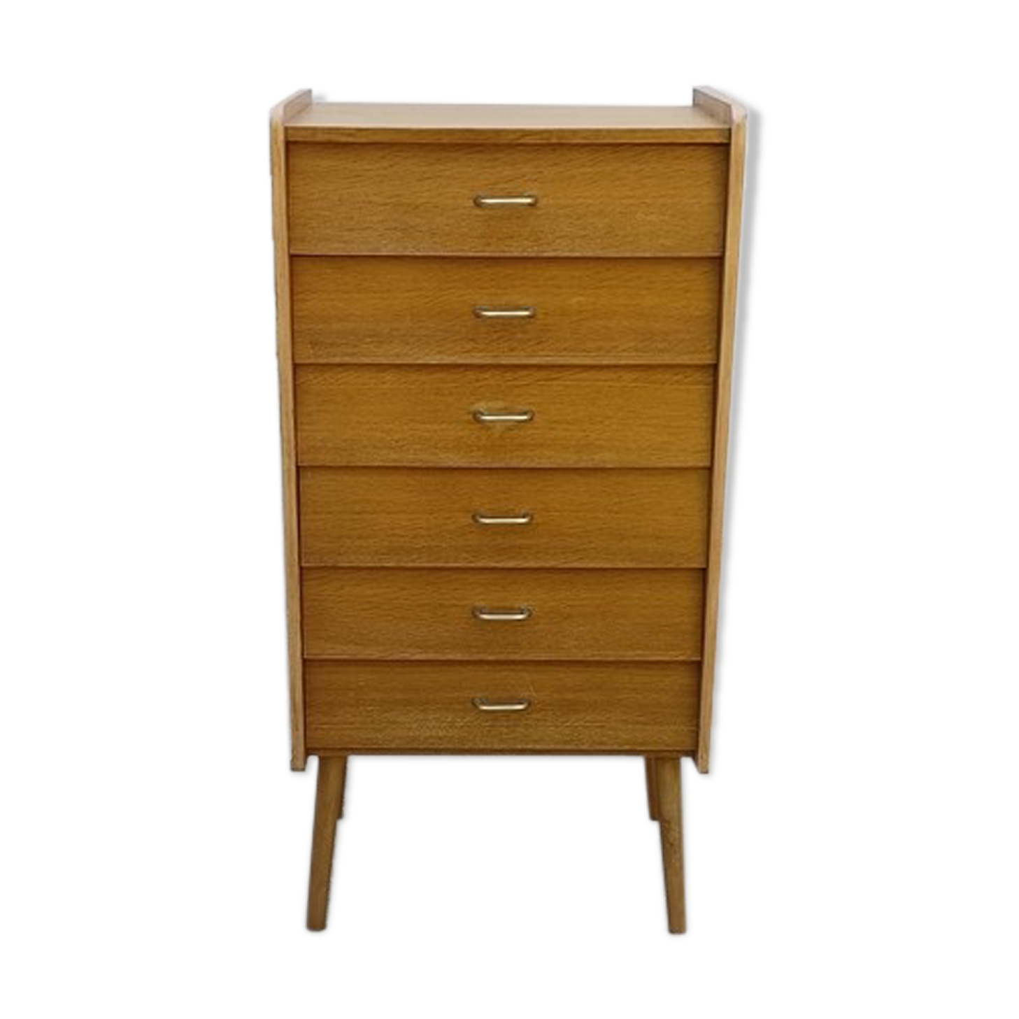 Vintage rag picker from the 1960s with inclined feet