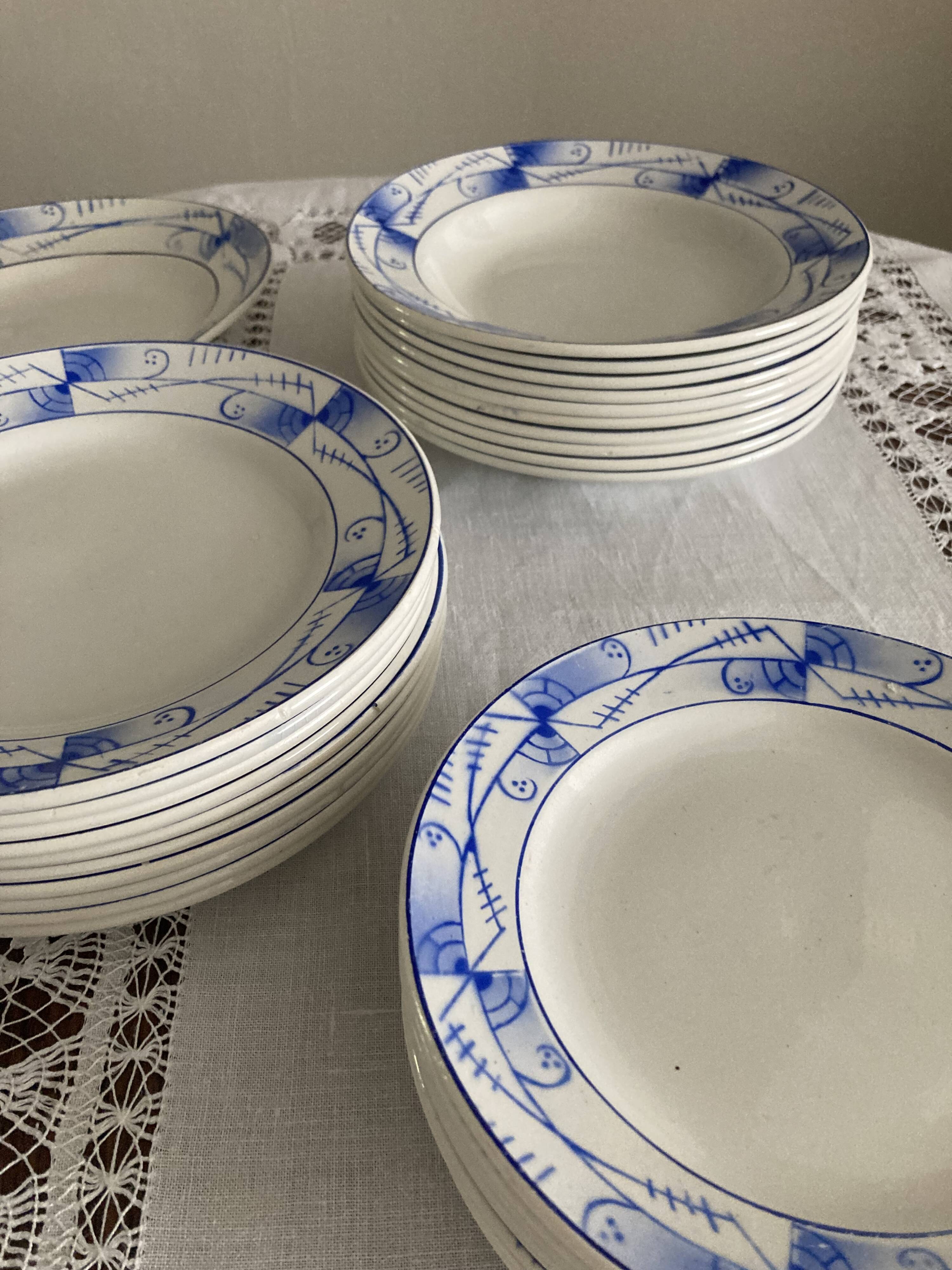 Service for 10 people in Saint-Amand earthenware from the 1930s