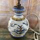 Lampe ancienne en faïence attribuée à Gien – décor Renaissance