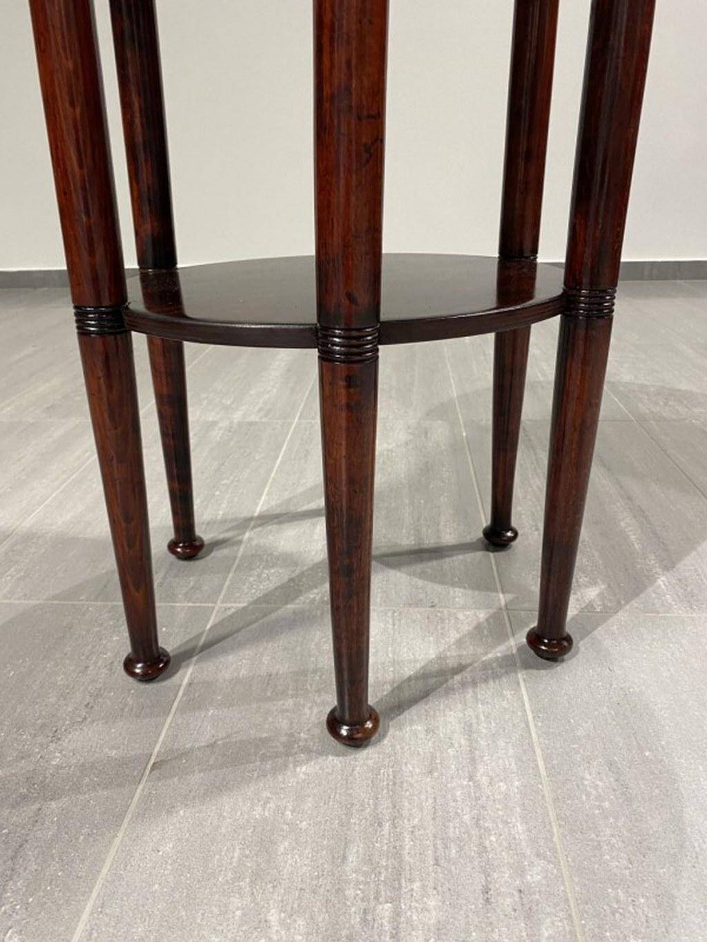 Table à six pieds de style Adolf Loos avec plaque en cuivre