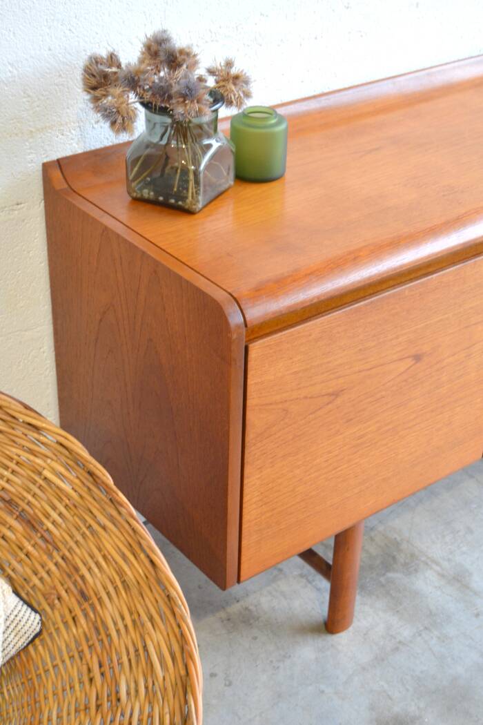 Sideboard by White & Newton curved * 208 cm