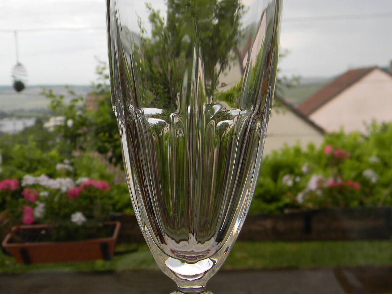 Set of 6 arques crystal champagne flutes. bergamo model.
