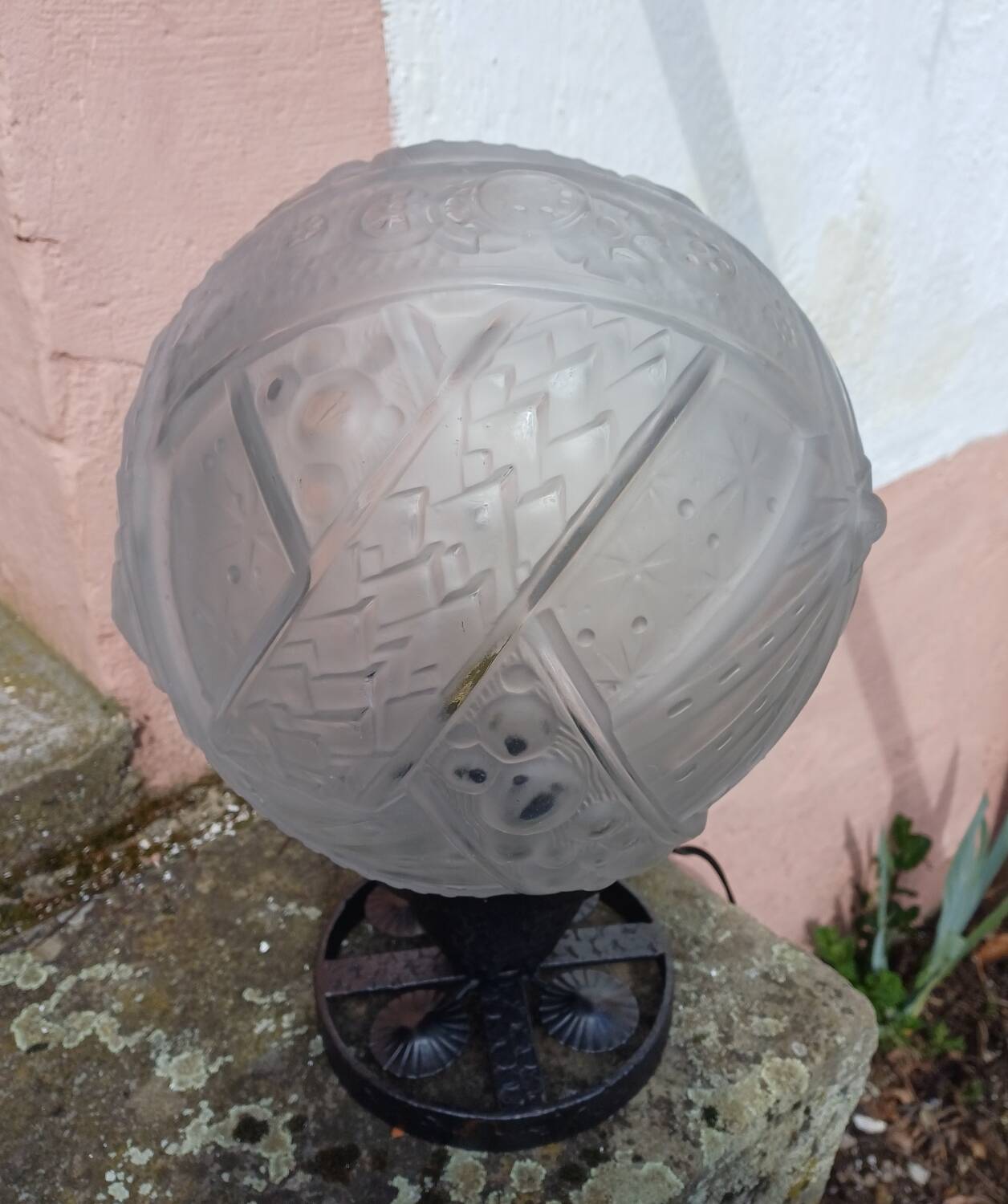 Art Deco ball lamp, pressed moulded glass, signed Muller.