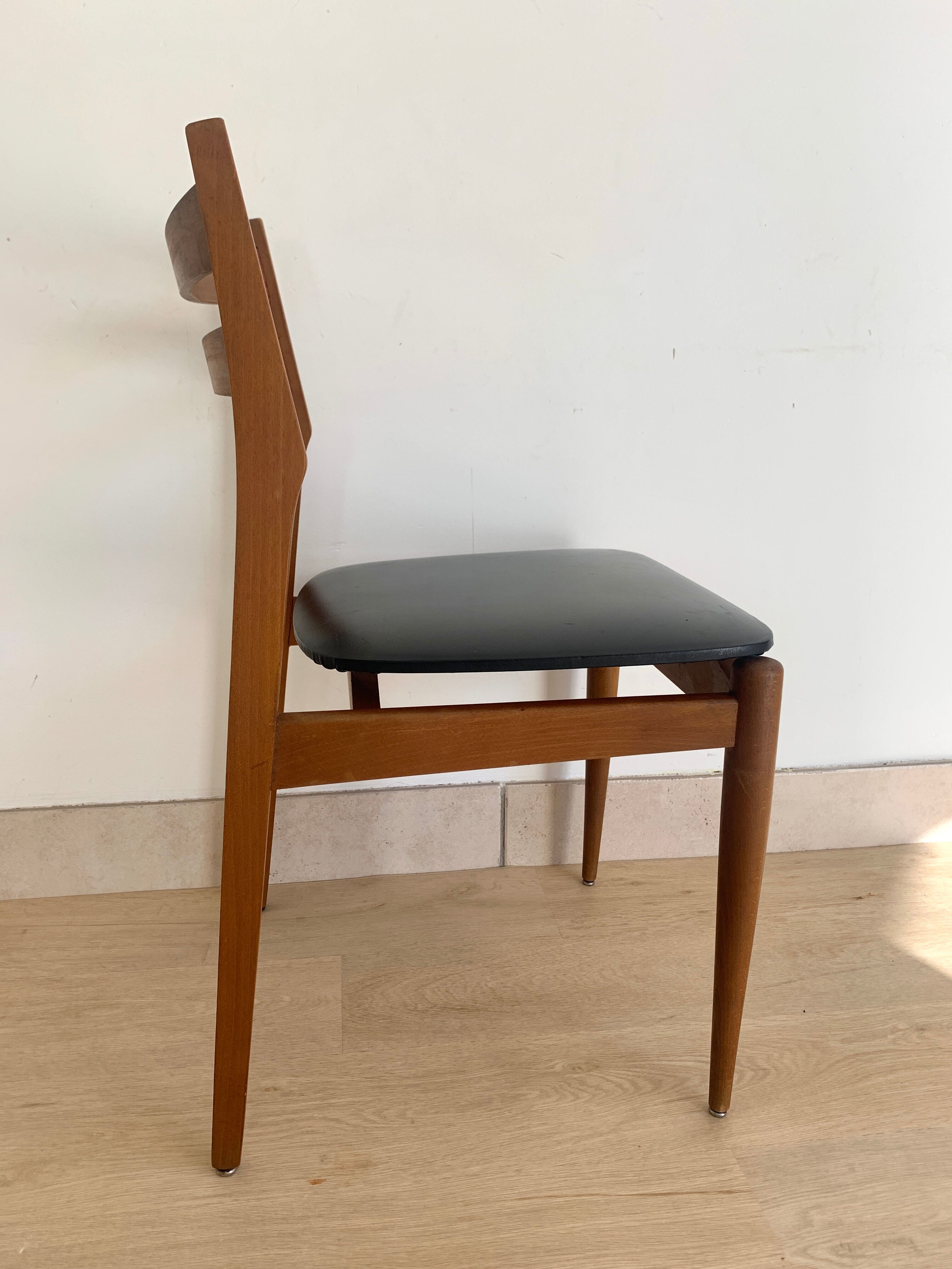 Series of 6 vintage chairs