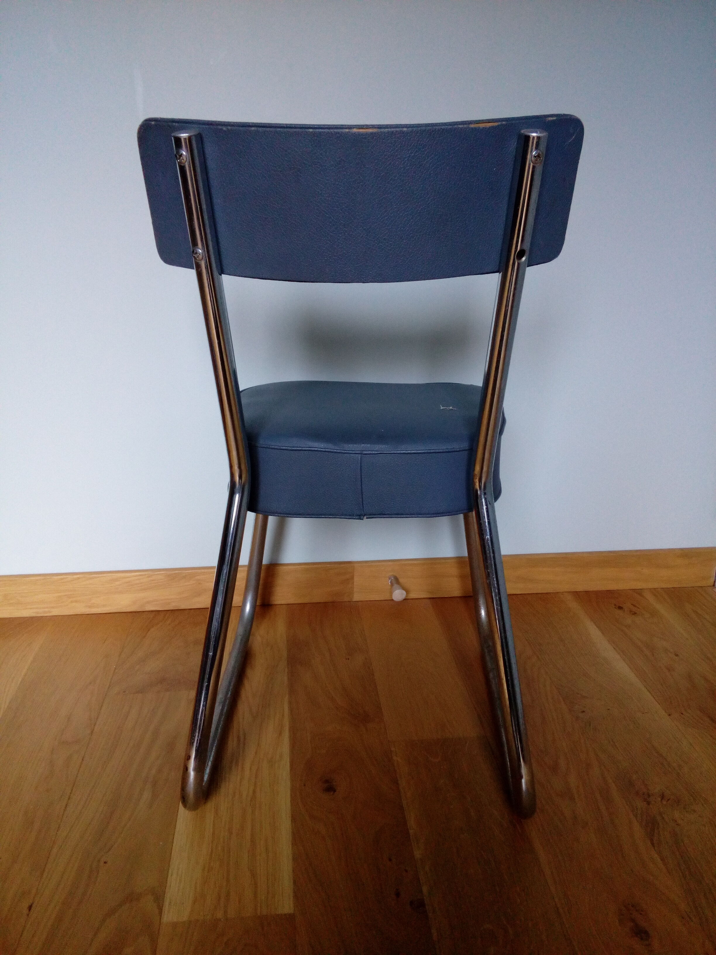 Bauhaus industrial style office chair shaped sled or sled in chrome tubular metal and skai