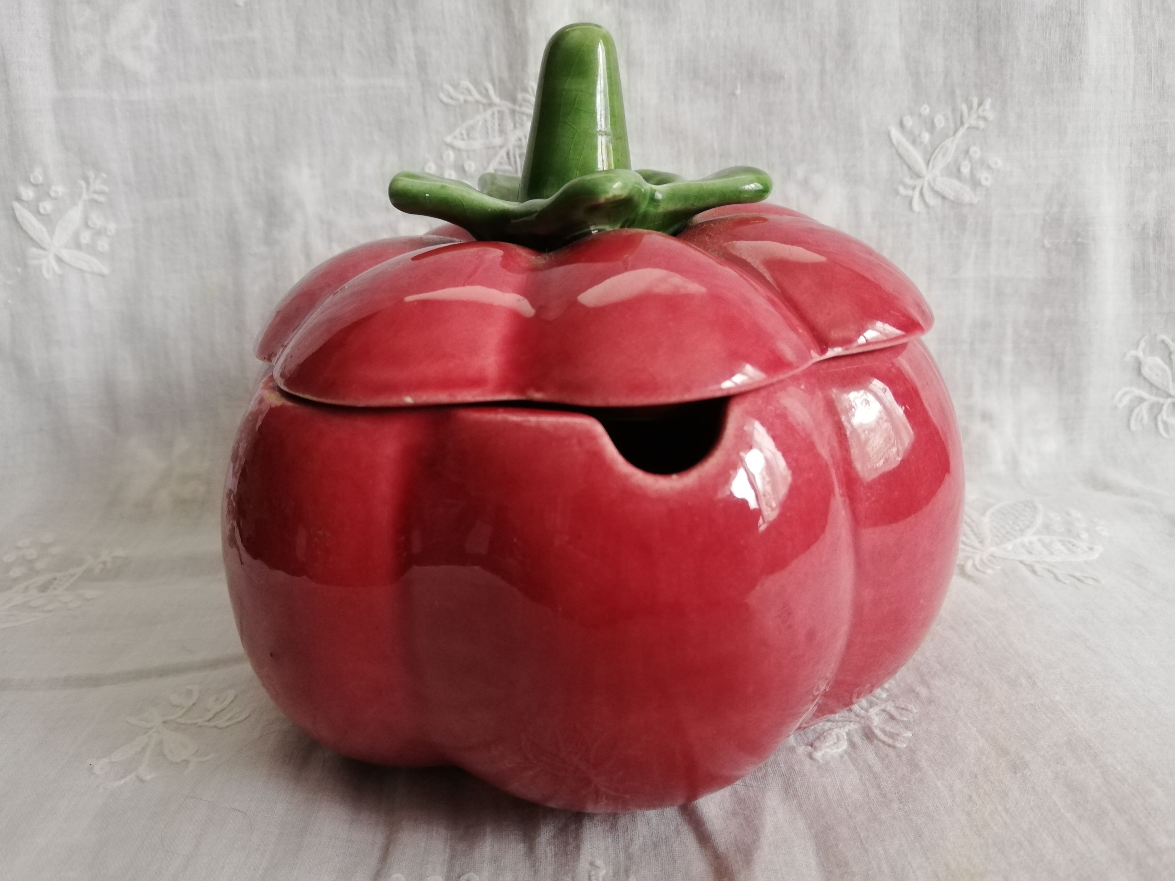 Tomato pot in slip