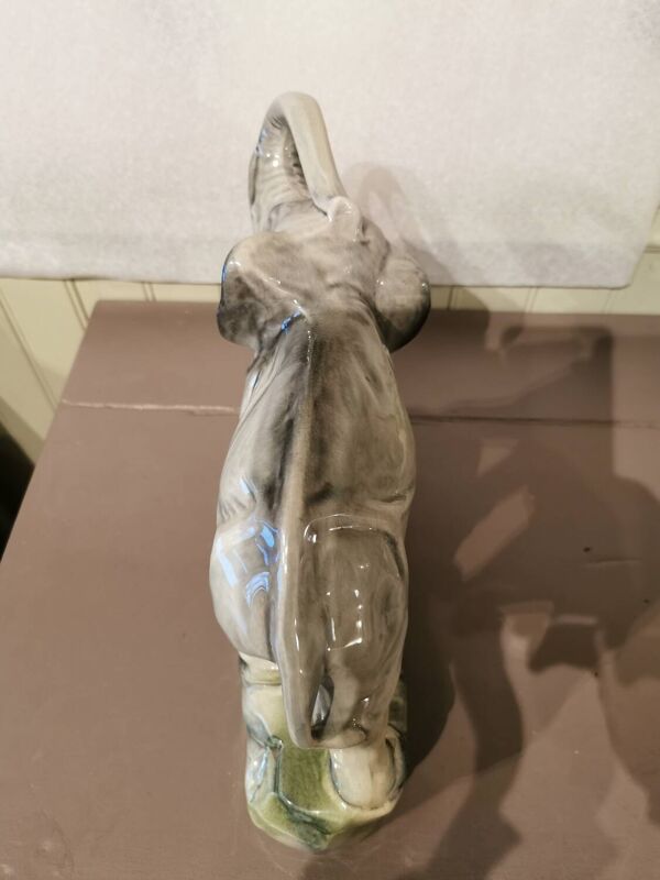 Éléphant en céramique