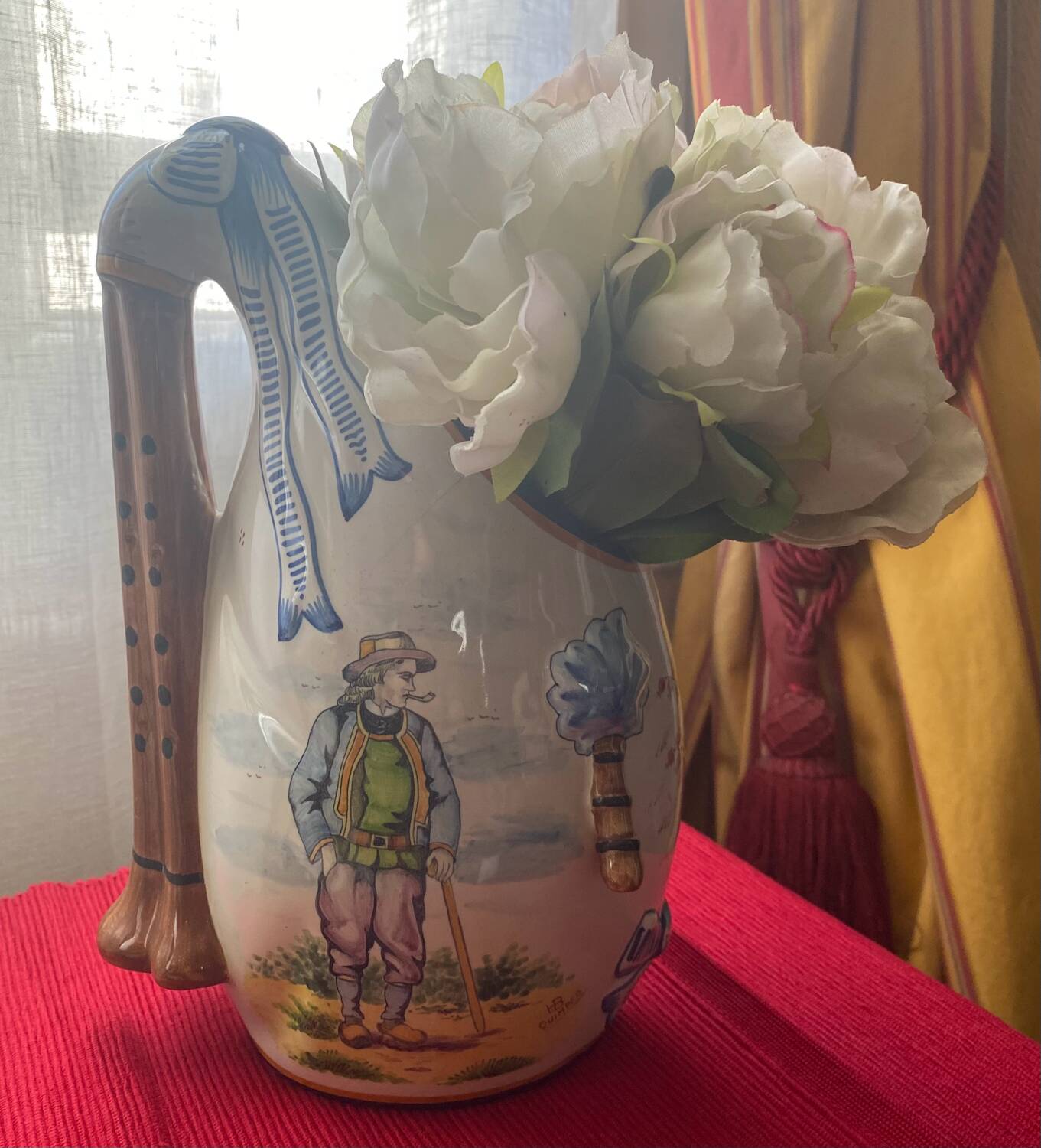 Quimper vase in the shape of a bagpipe, signed and numbered.