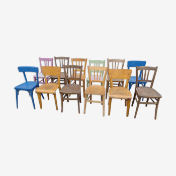 Set de 12 chaises bistrot dépareillées