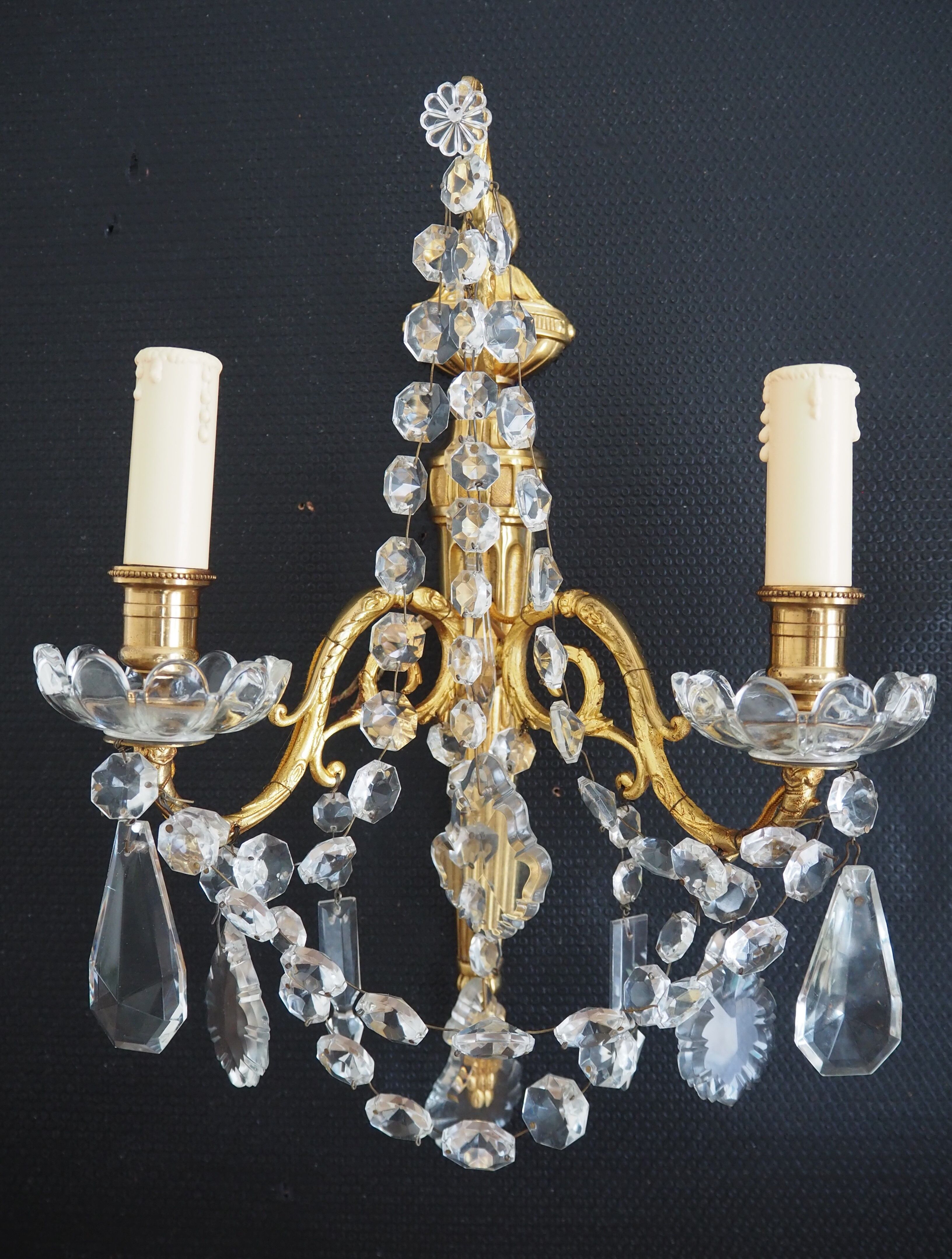 Pair of wall lamps two bronze lights with grapevines and crystal garlands – Louis XV style