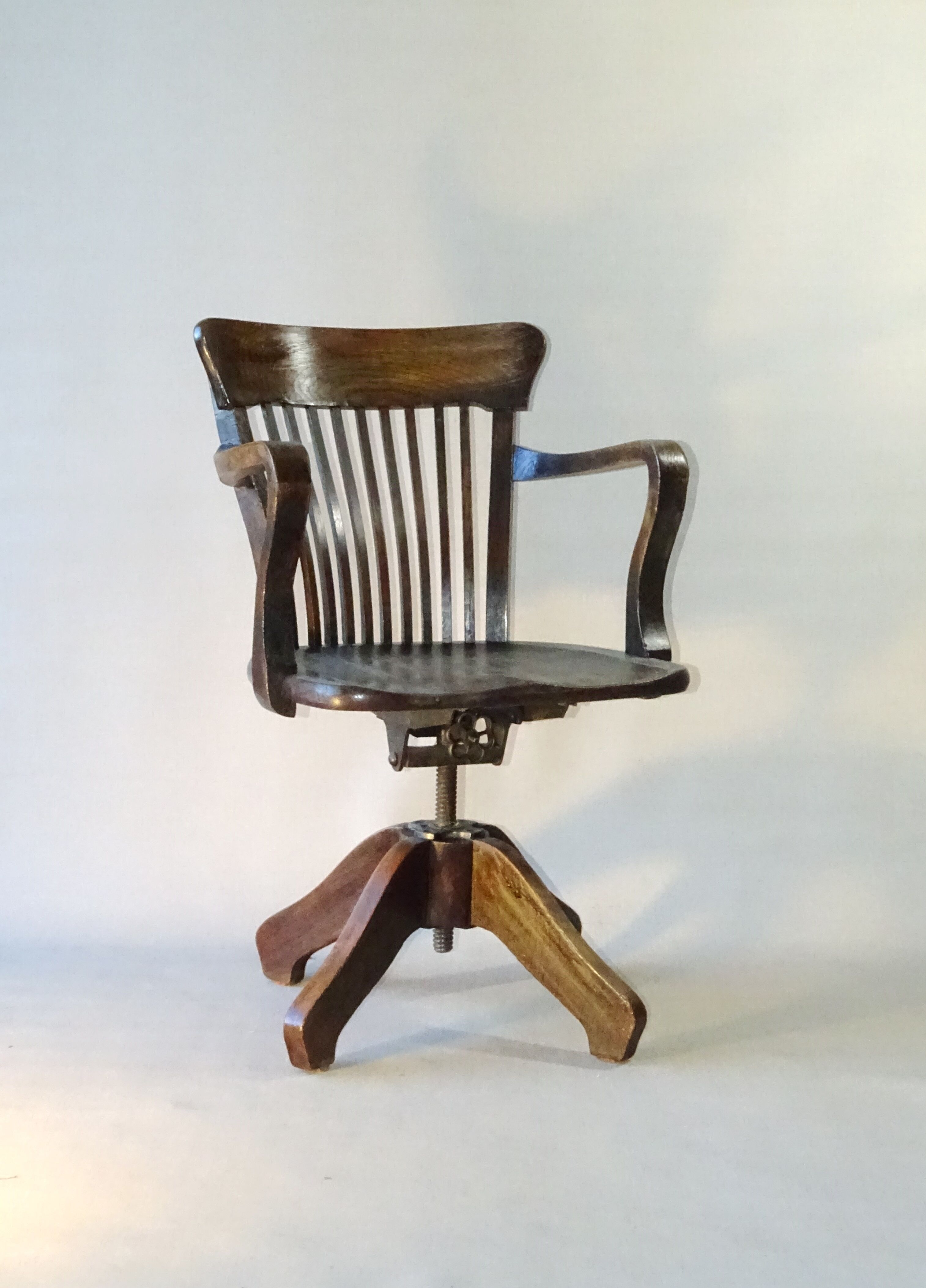 American office armchair with screws, solid oak, 1925/1930