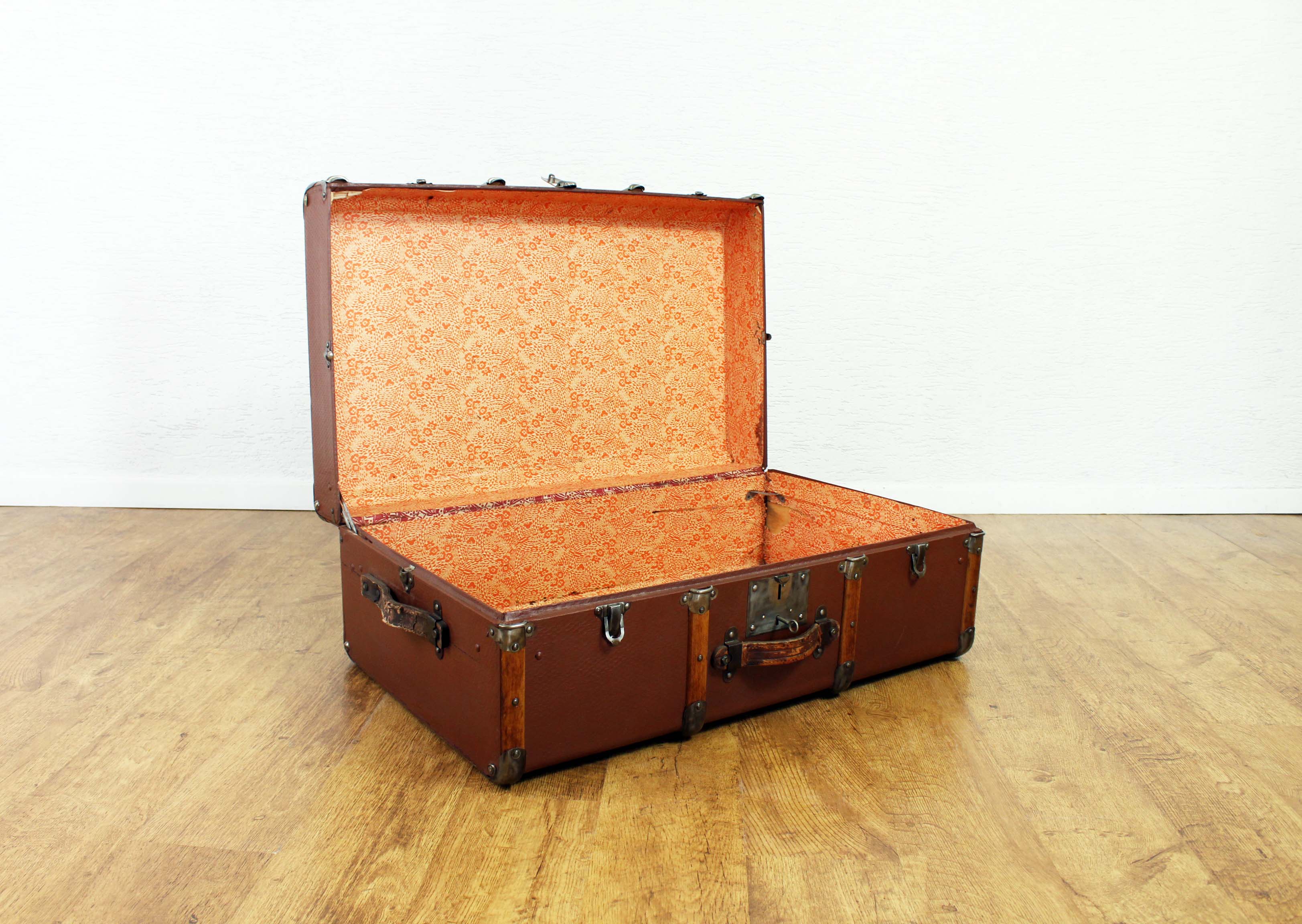 Trunk or suitcase of the 30s