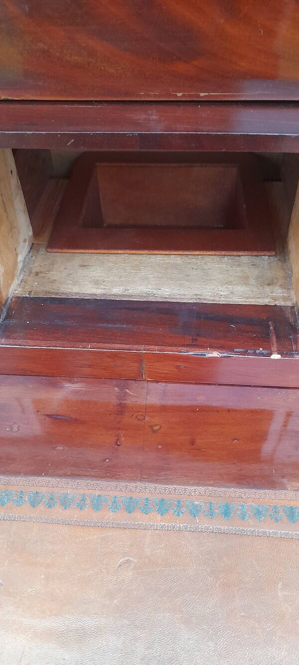 Secrétaire époque  Louis Philippe acajou avec clé