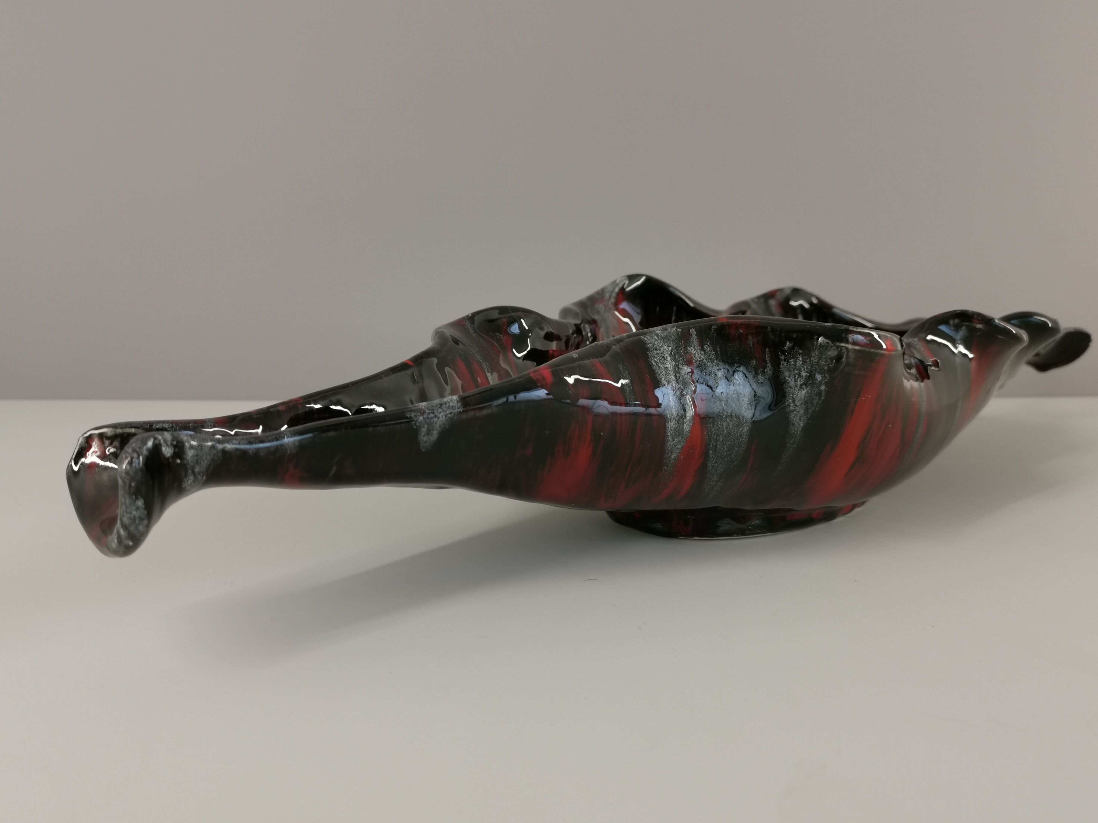 Table center dish, pockets signed in 70