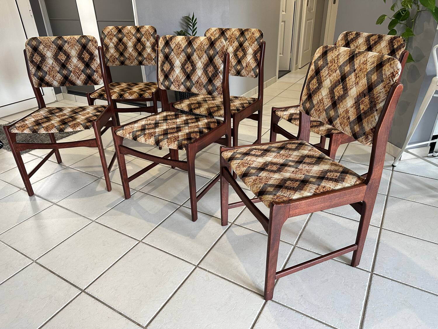Set of 6 vintage Scandinavian chairs from the 1970s