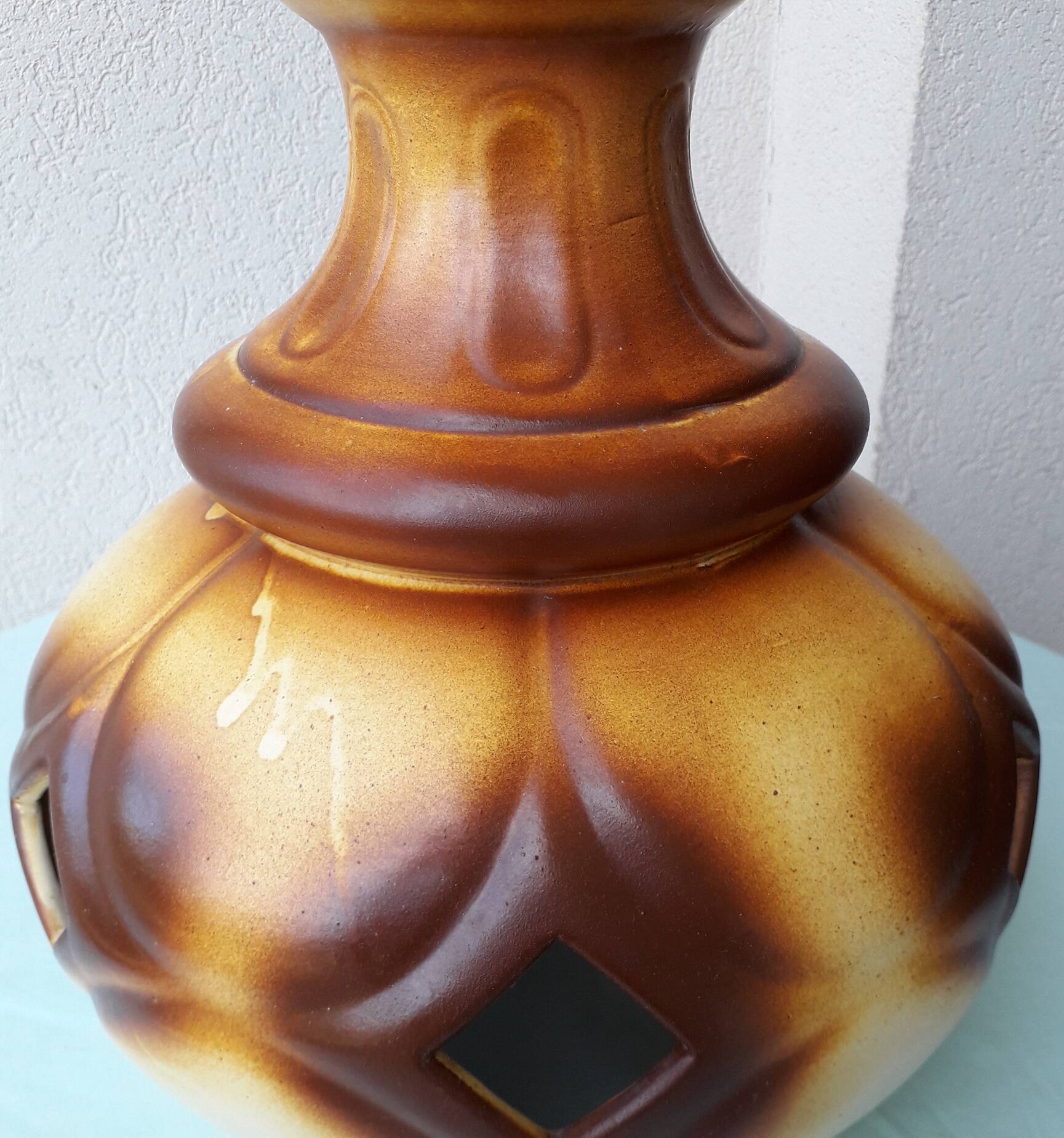 Ceramic lamp base