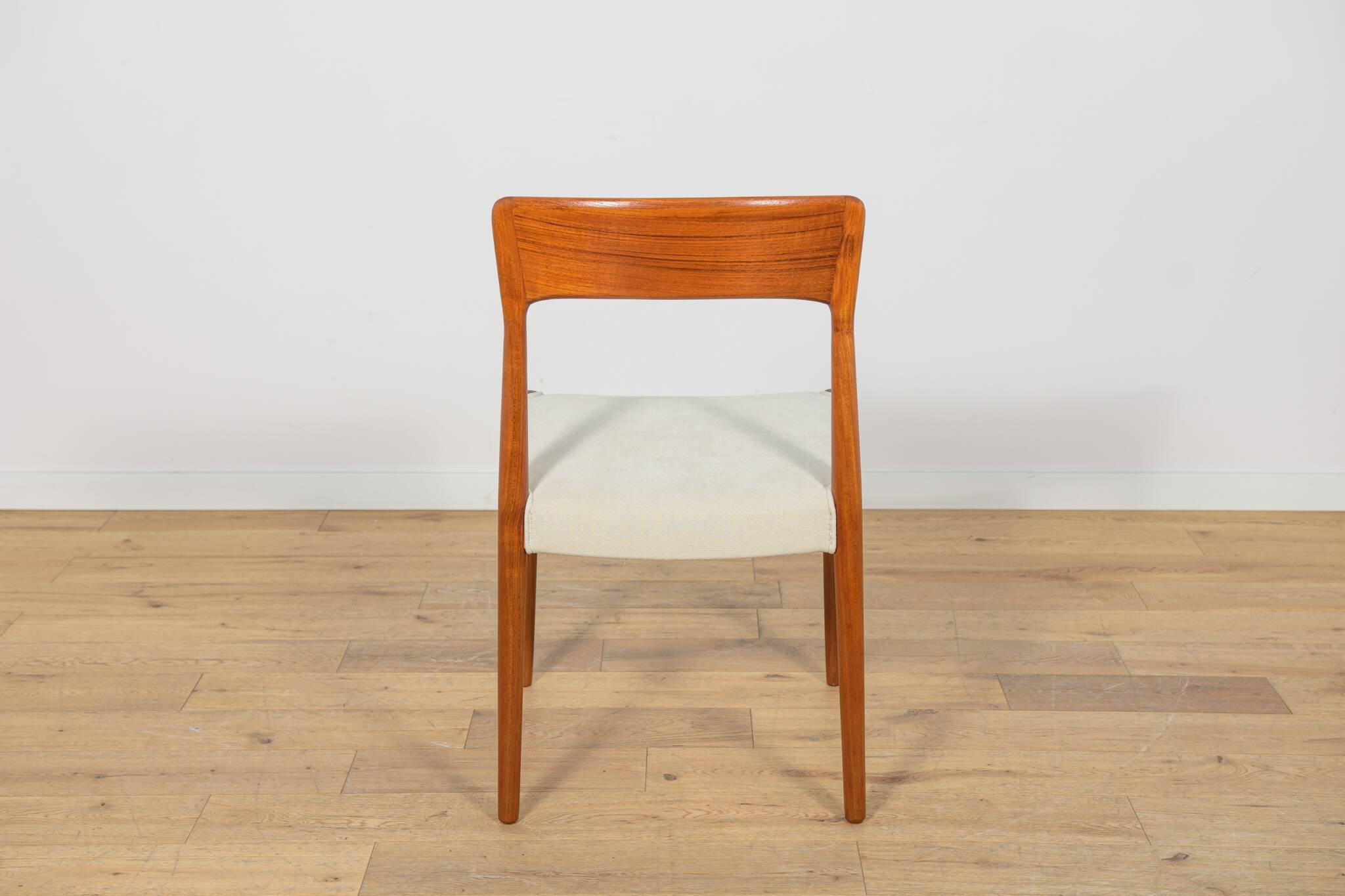 Mid-Century Modern Teak Dining Chairs model 26 by Henry Kjærnulf  for Korup