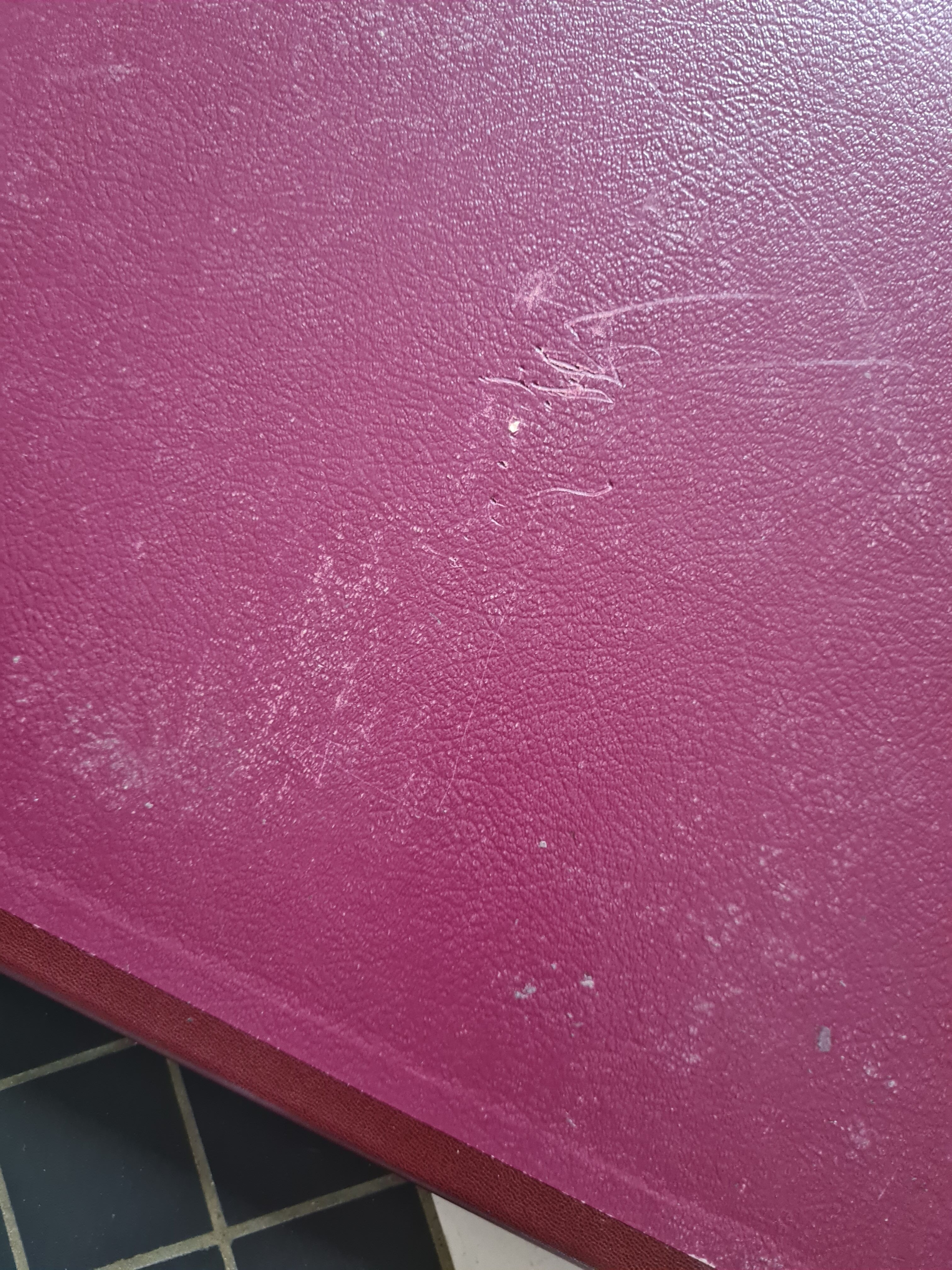 Burgundy leather underhand for office by l'aurige