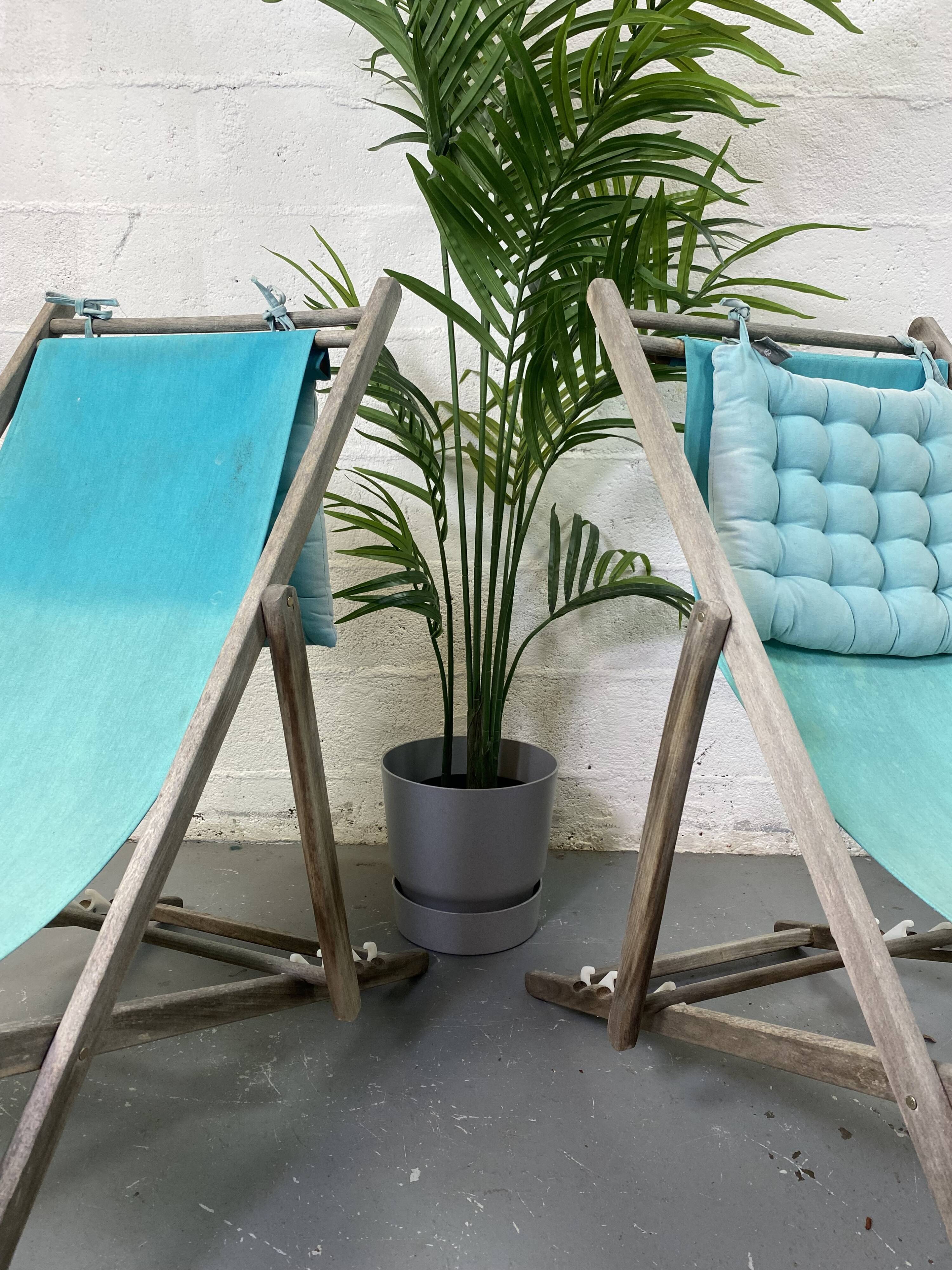 Set of 2 blue sun loungers