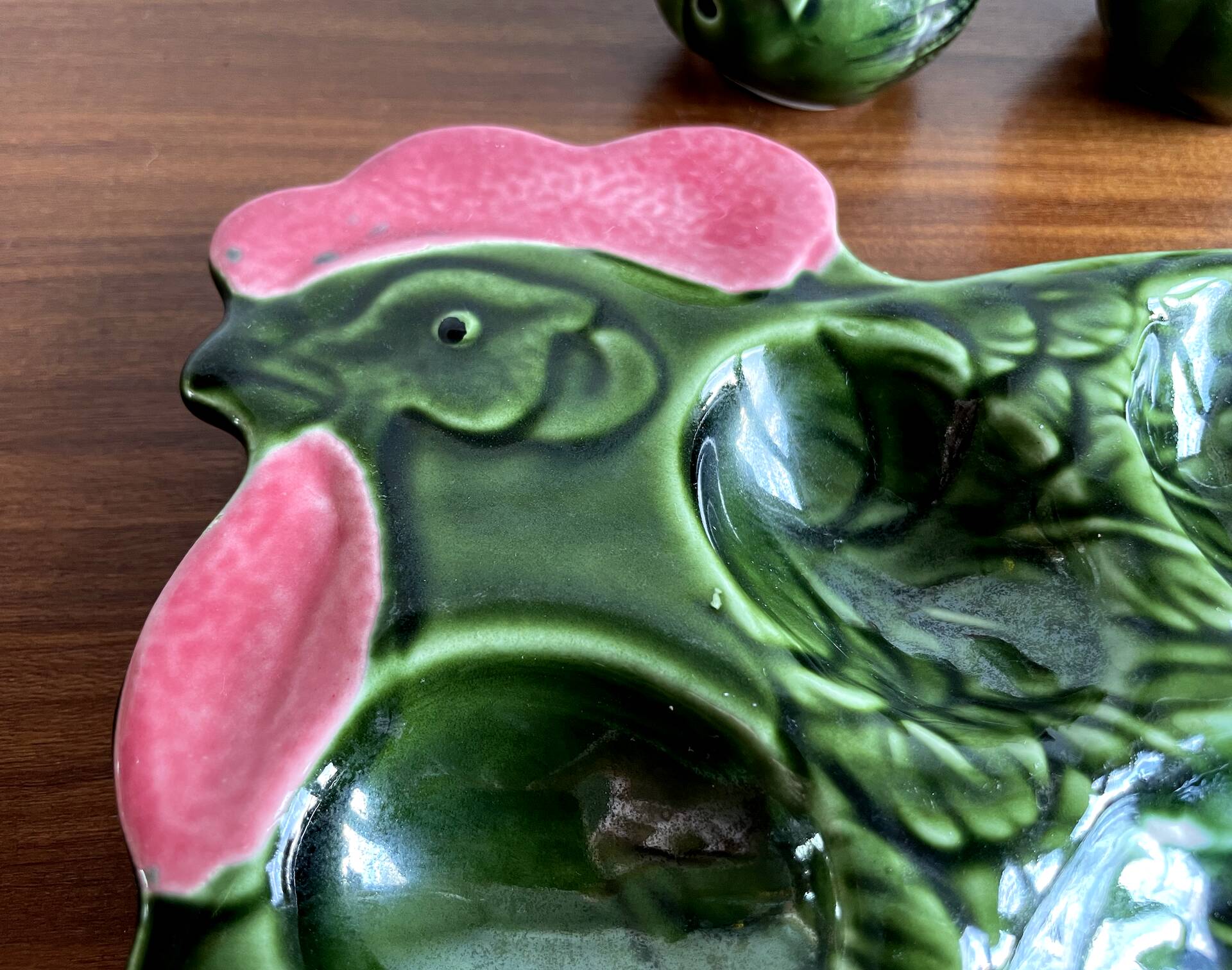 Assiette à œufs farcis en majolique verte en forme de coq, support à œufs pour 10 œufs