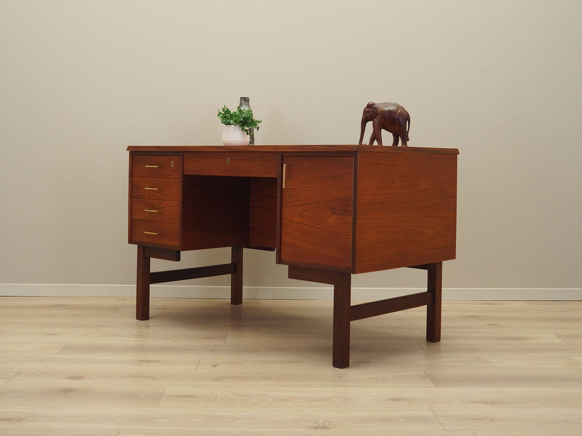Teak desk, Danish design, 1970s, production: Denmark