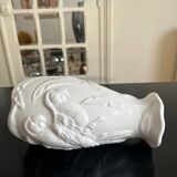 Vase with parrots