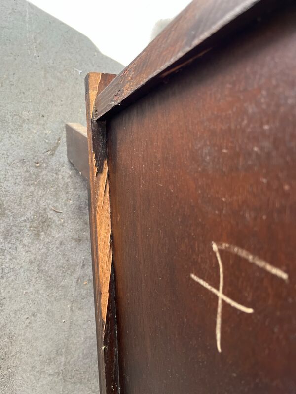 Table de chevet en bois sculptée vintage