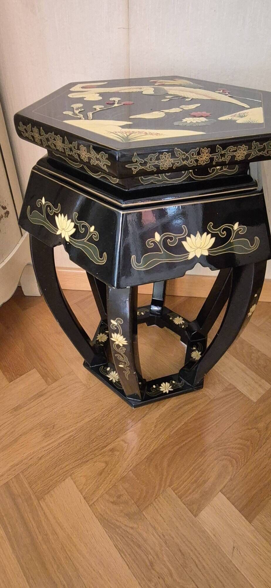 Chinese side table in Chinese lacquer by Franklin Mint vintage