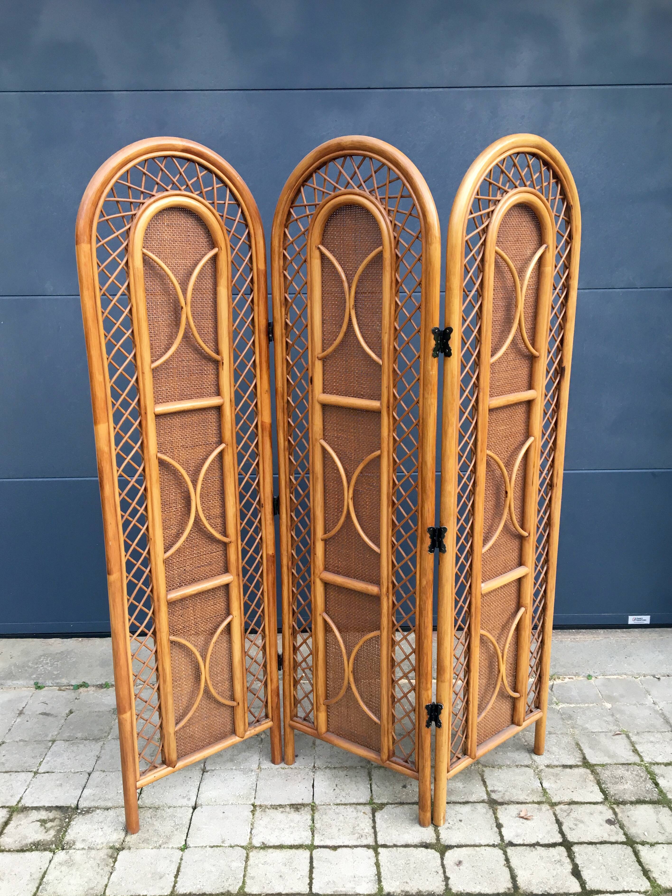 Wicker and rattan screen