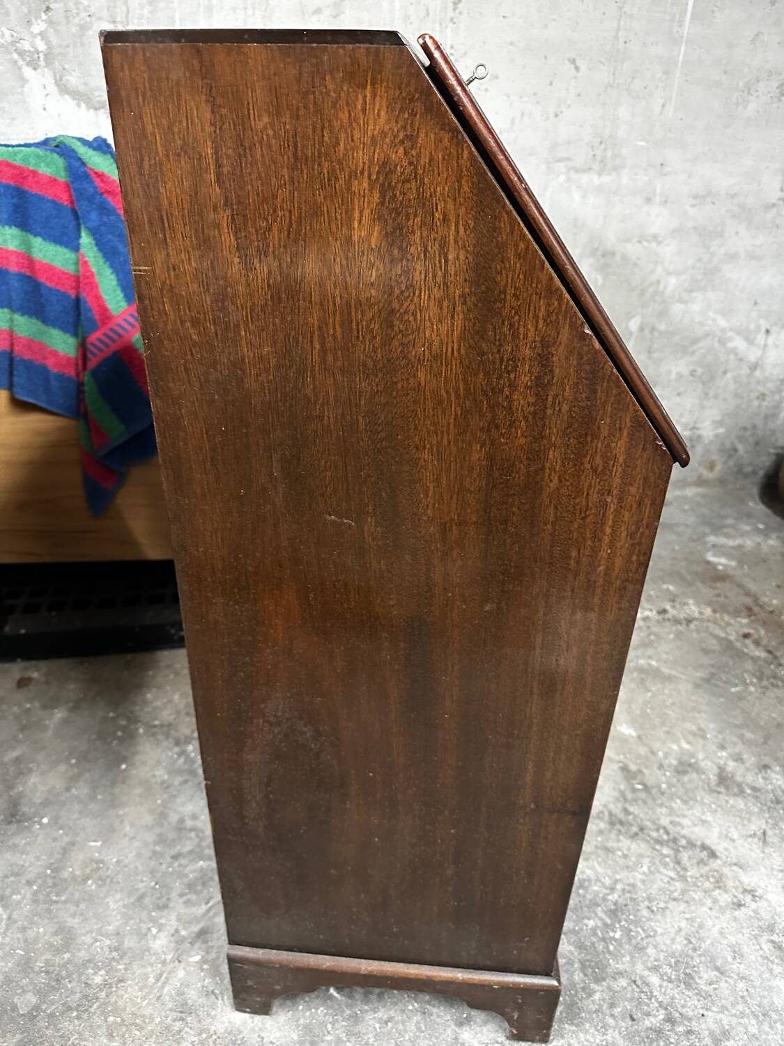 Writing desk in mahogany - Great Britain early 20th century