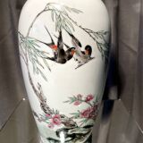 Pair of baluster vases with bird decoration in chinese porcelain