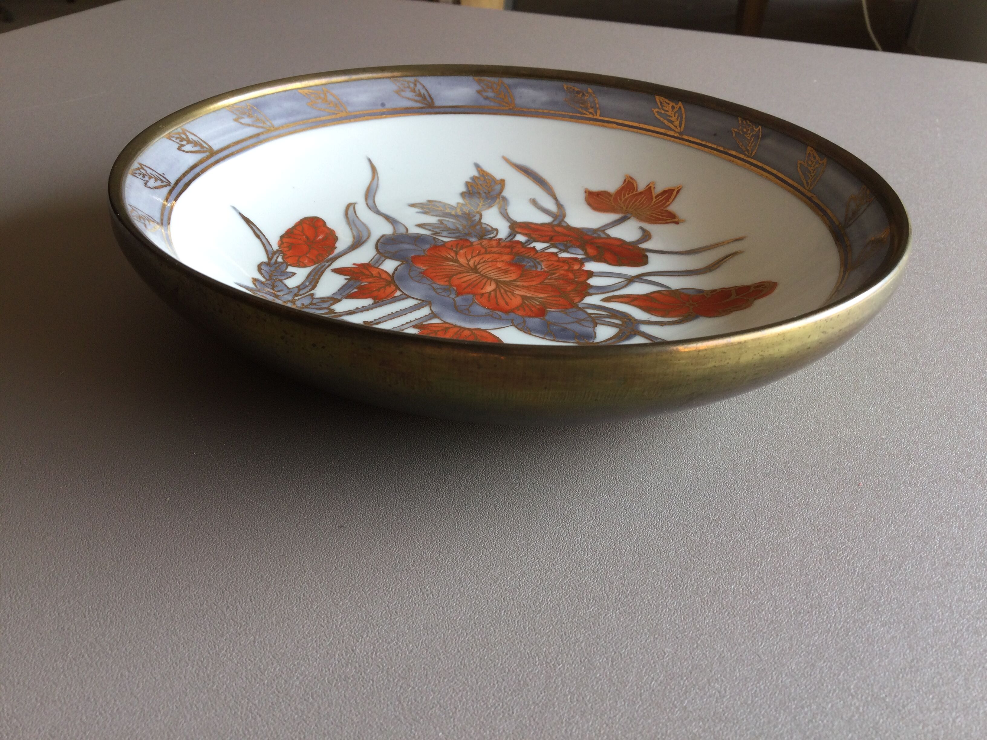 decorated porcelain presentation plate'