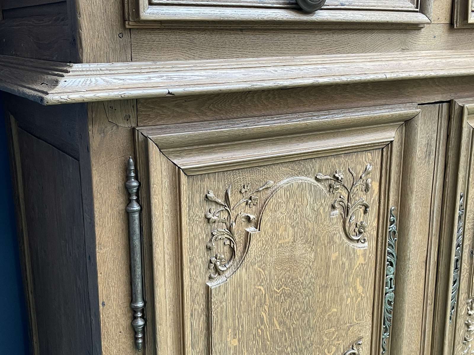 Sideboard 4 doors of the eighteenth in raw oak