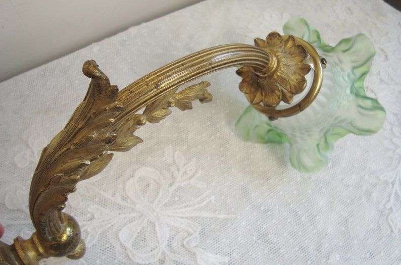 Bronze wall lamp with green tulip