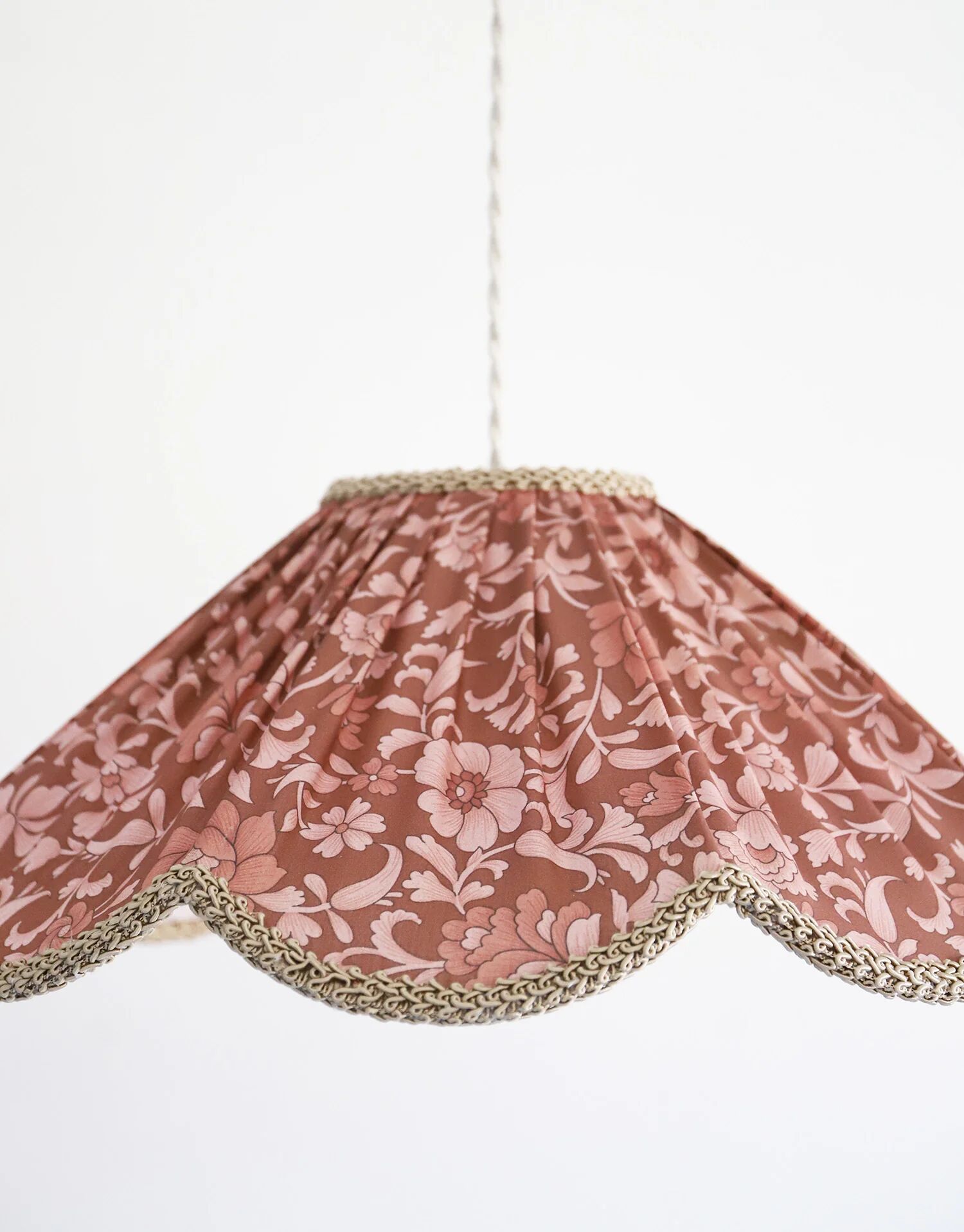 Suspension with printed floral design Françoise "auburn flowers"