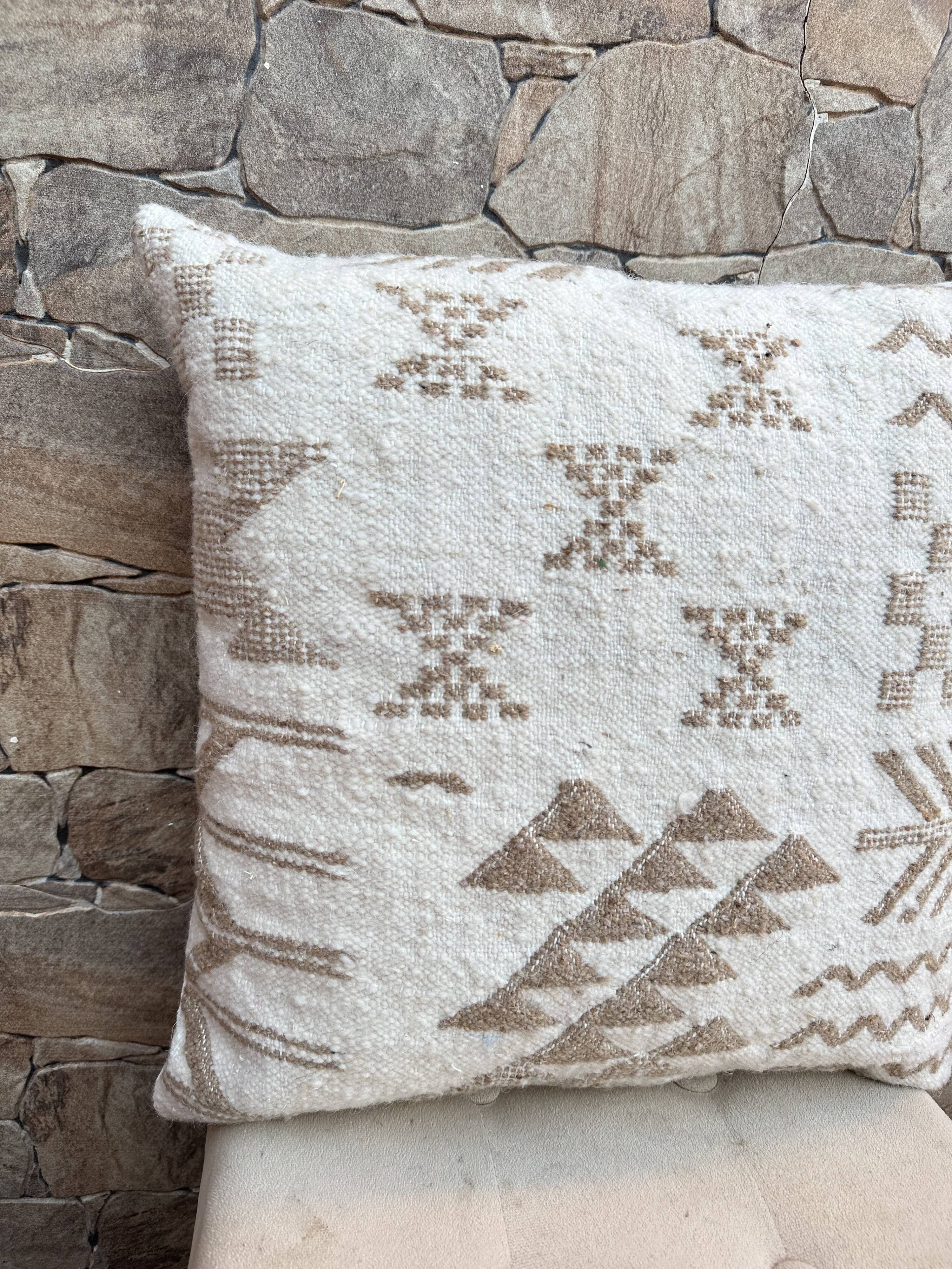 Handmade Berber wool cushion: Moroccan Kilim cushion (45x45cm)