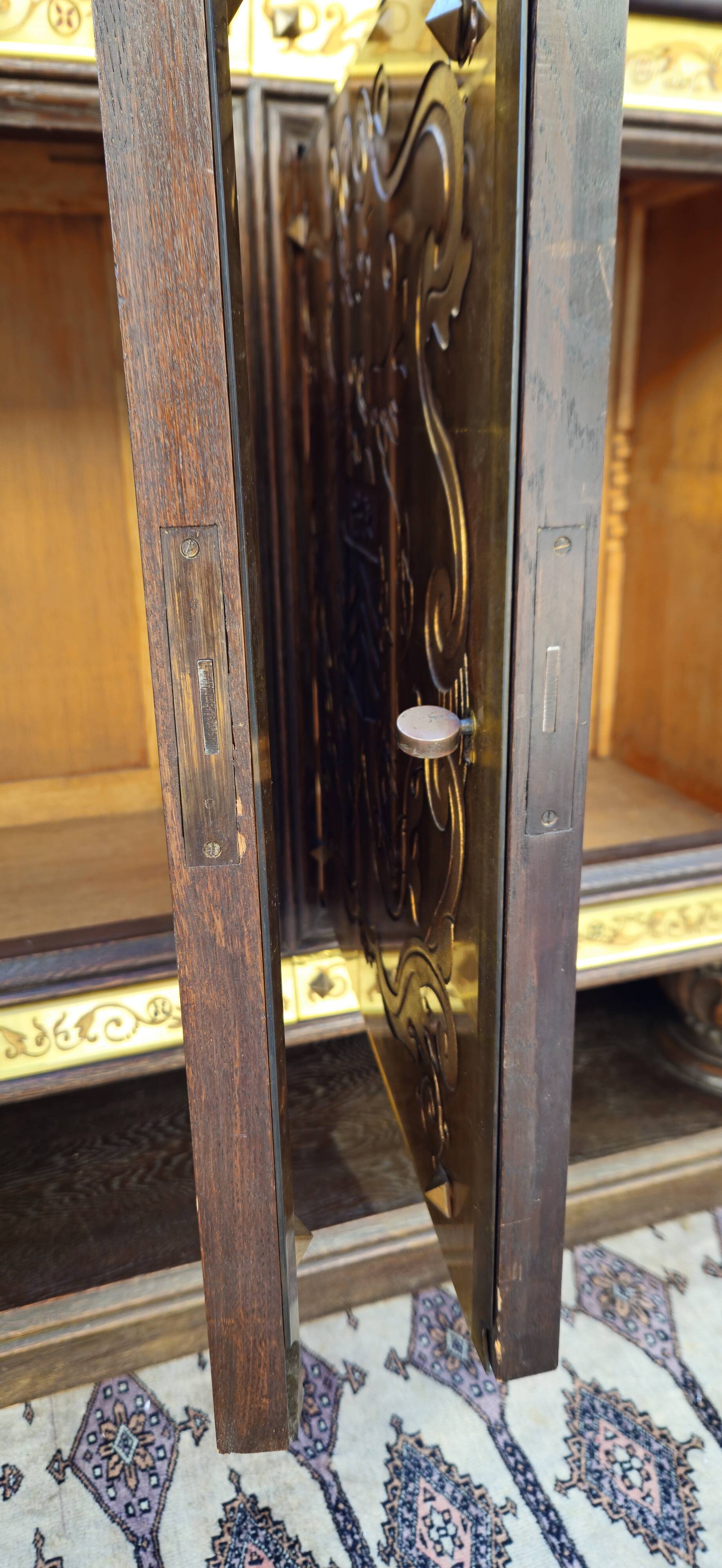 Important buffet / enfilade Art Deco period in polychrome engraved glass.