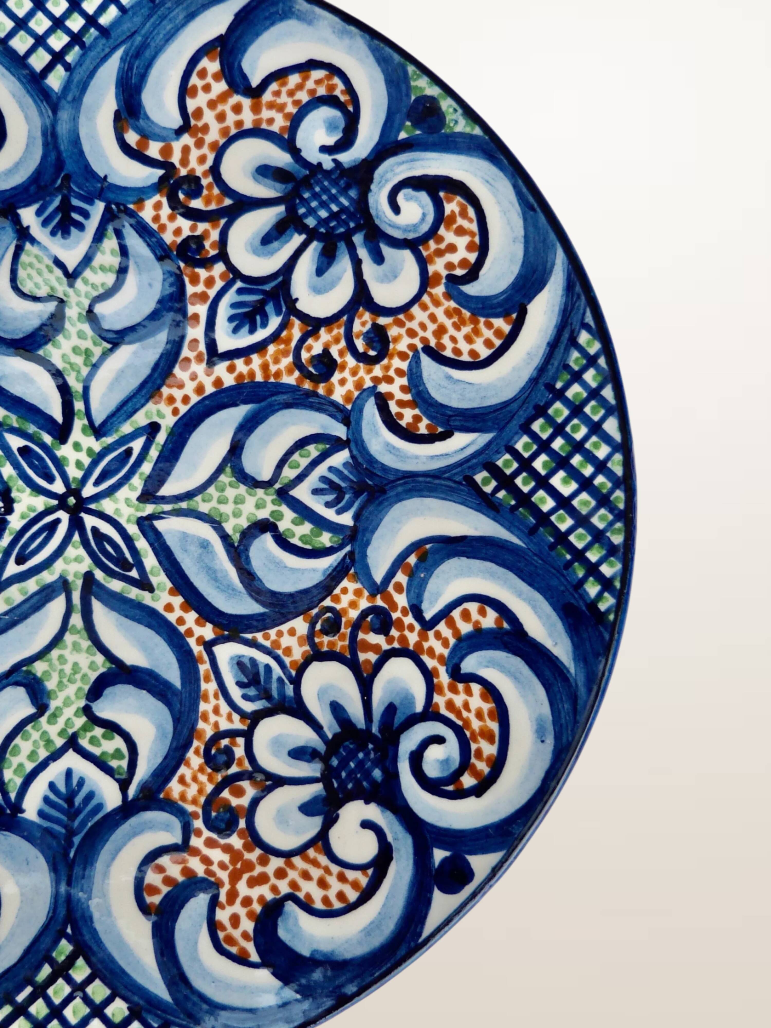 Set of three painted Spanish ceramic dishes - ⌀ 23, 26 and 32 cm