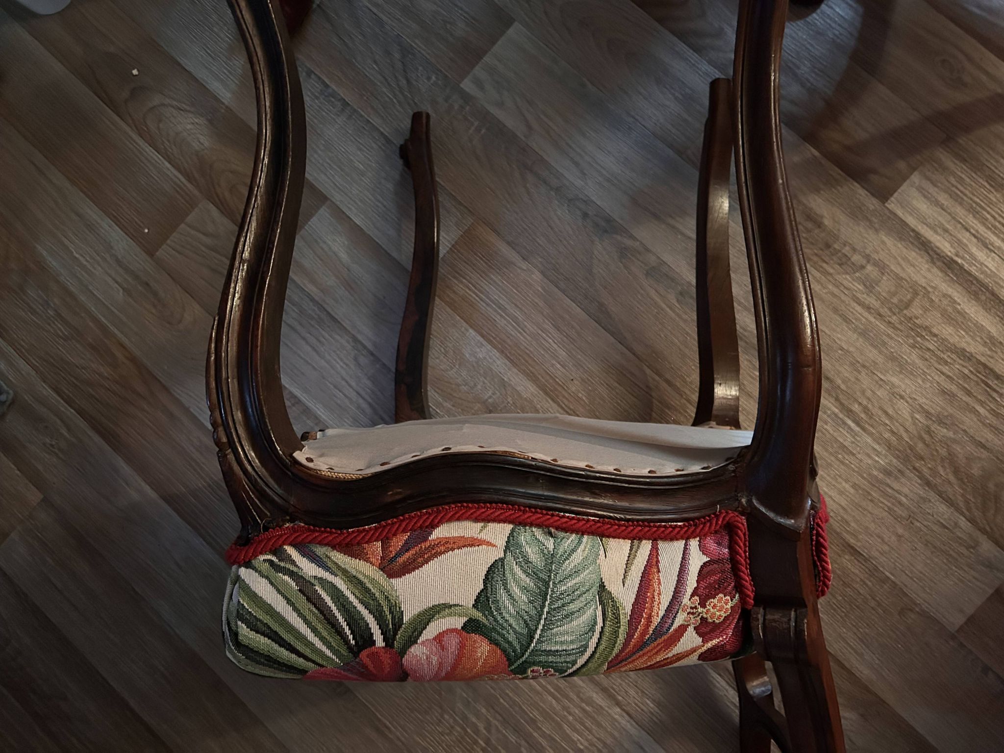 Chaises anciennes en noyer