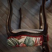 Chaises anciennes en noyer