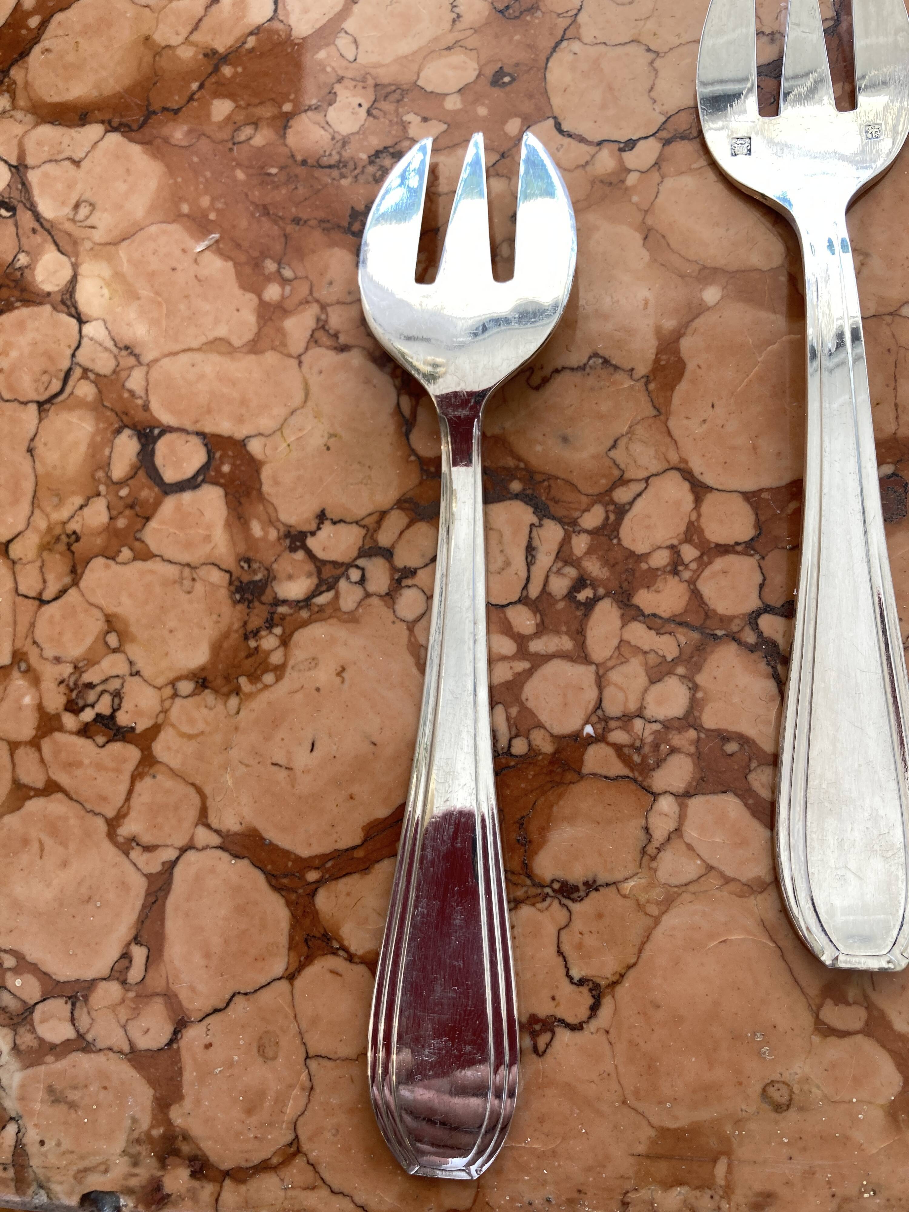 12 dessert forks, cake