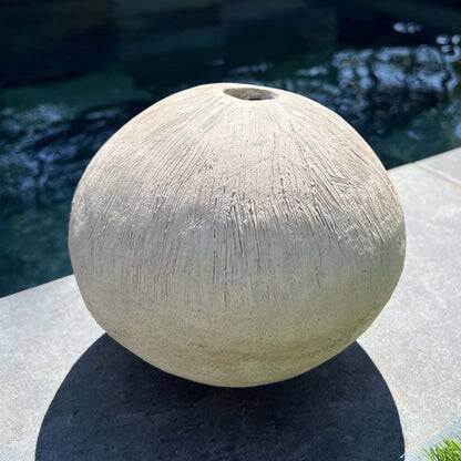 Pot artisanal Lava en ciment minéral