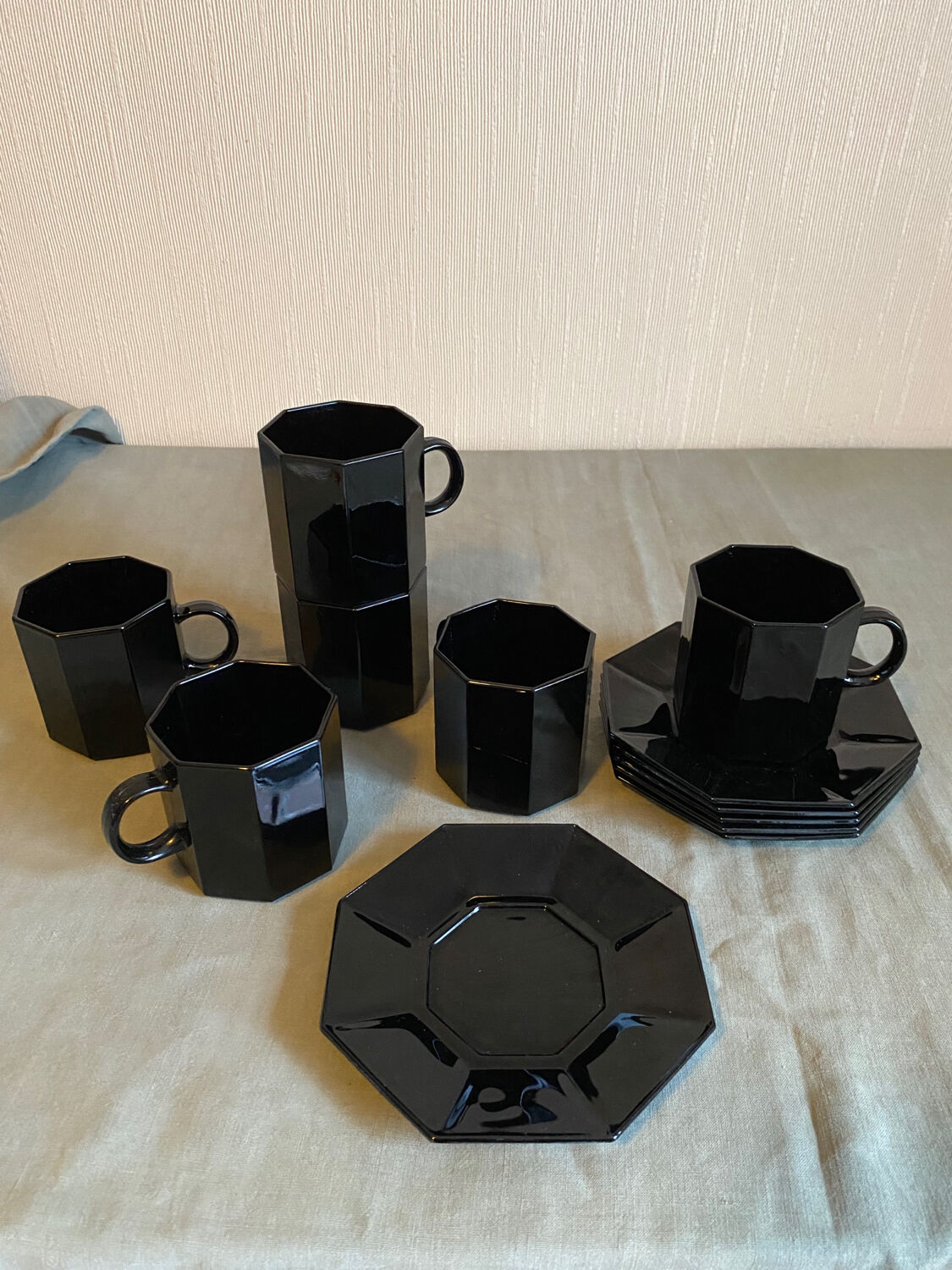 Set of 6 Arcoroc cups and saucers, 1980