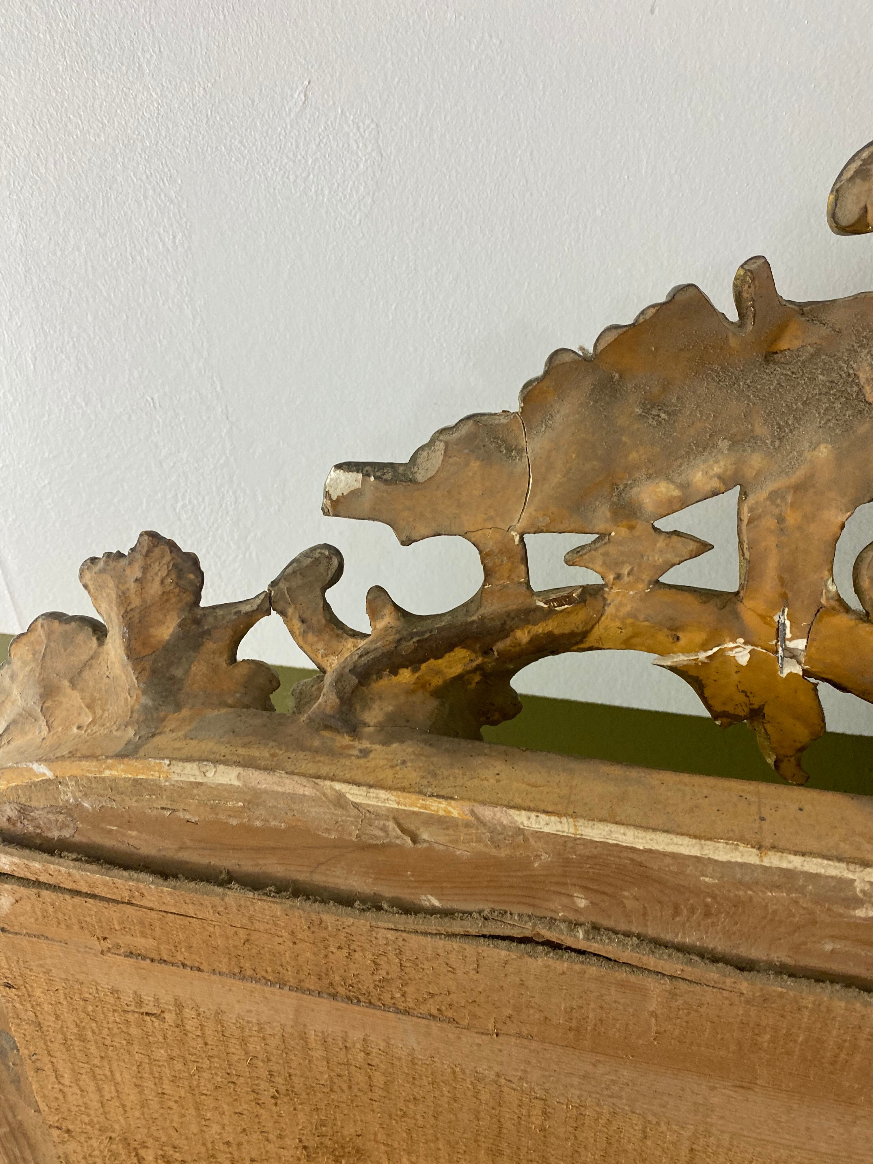 Large mirror with pediment XVIII eme gilded  86x150cm