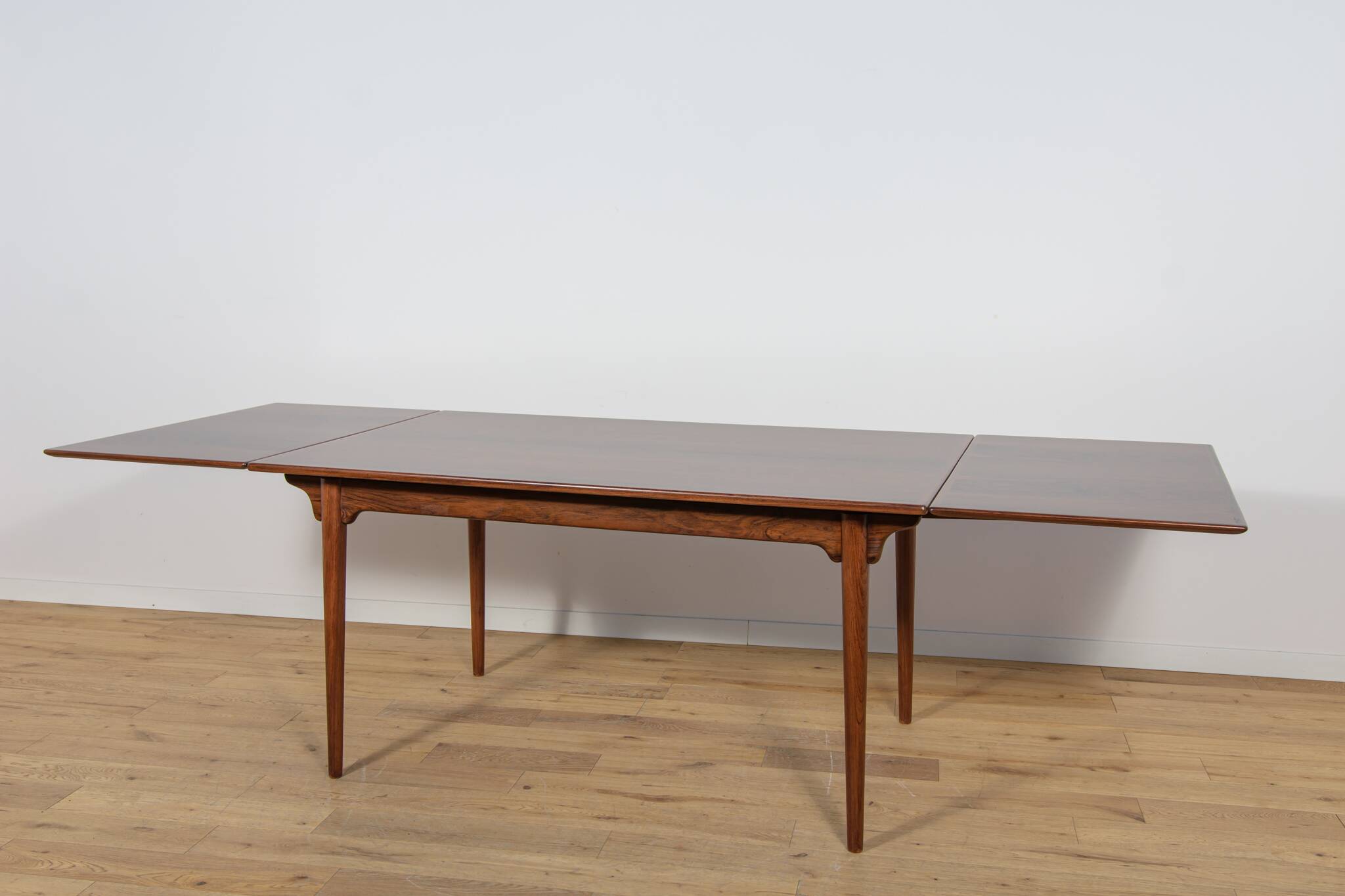 Mid-Century Modern Rosewood Dining Table Model 54 by Gunni Omann for Omann