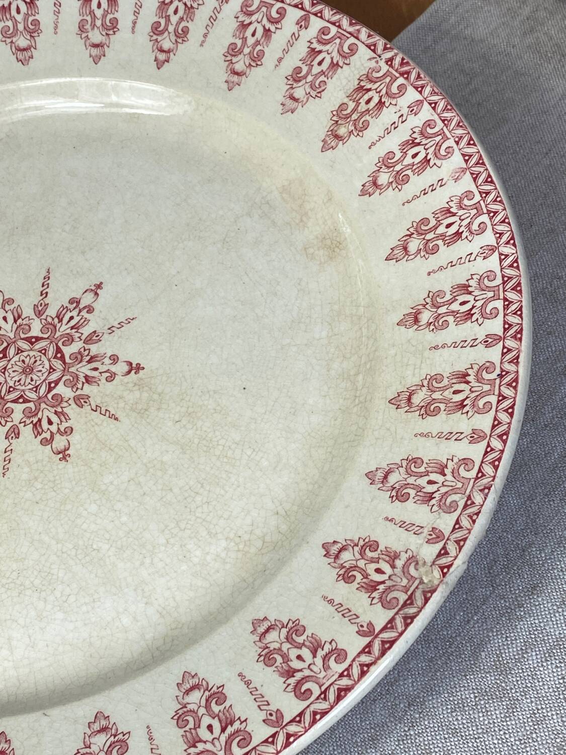 Antique Hiens porcelain dish, iron earth