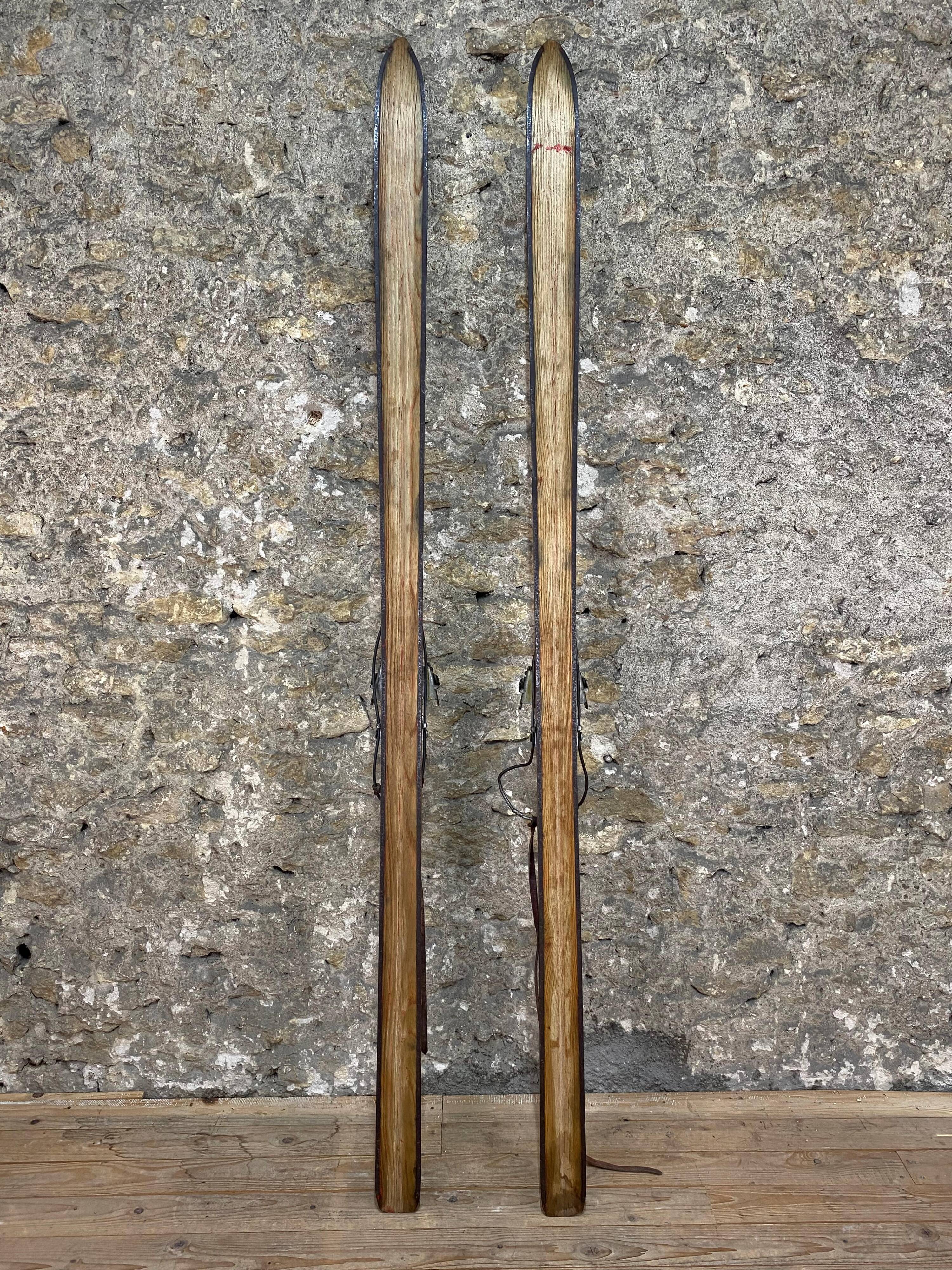 Old skis wood ash deco chalet mountain vintage 208 cm