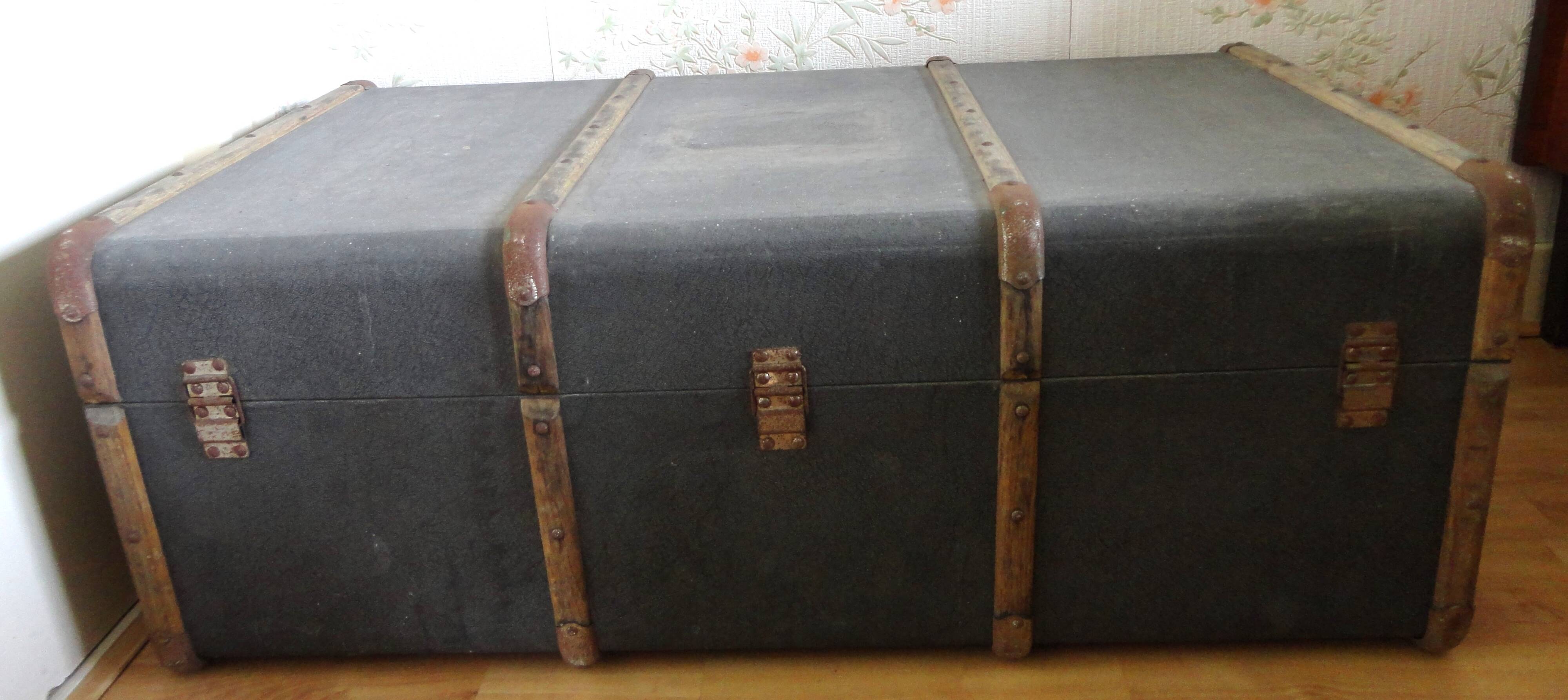 Ancienne Malle de Voyage J.M.G.É